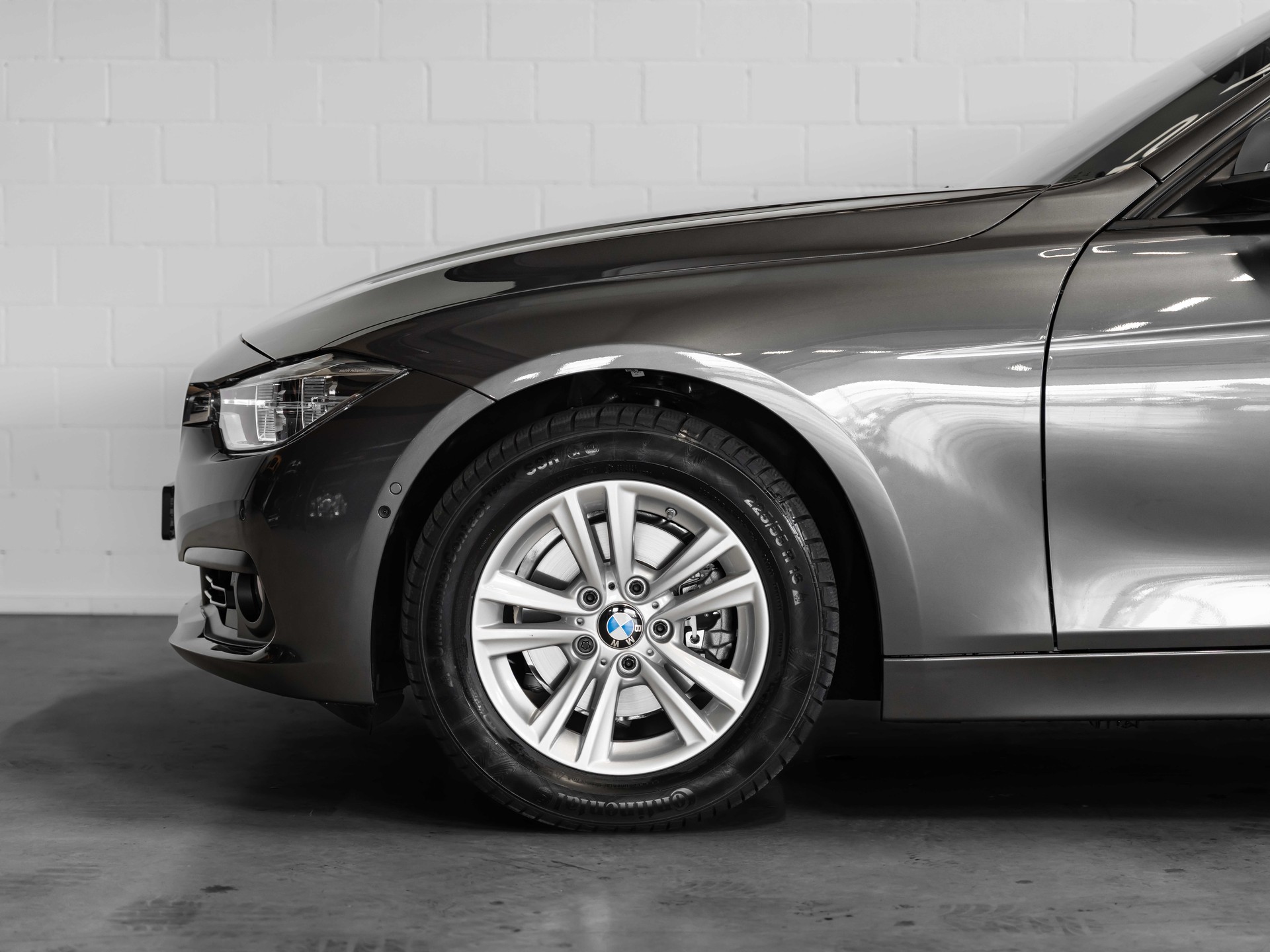 BMW 320i xDrive Touring-image-17