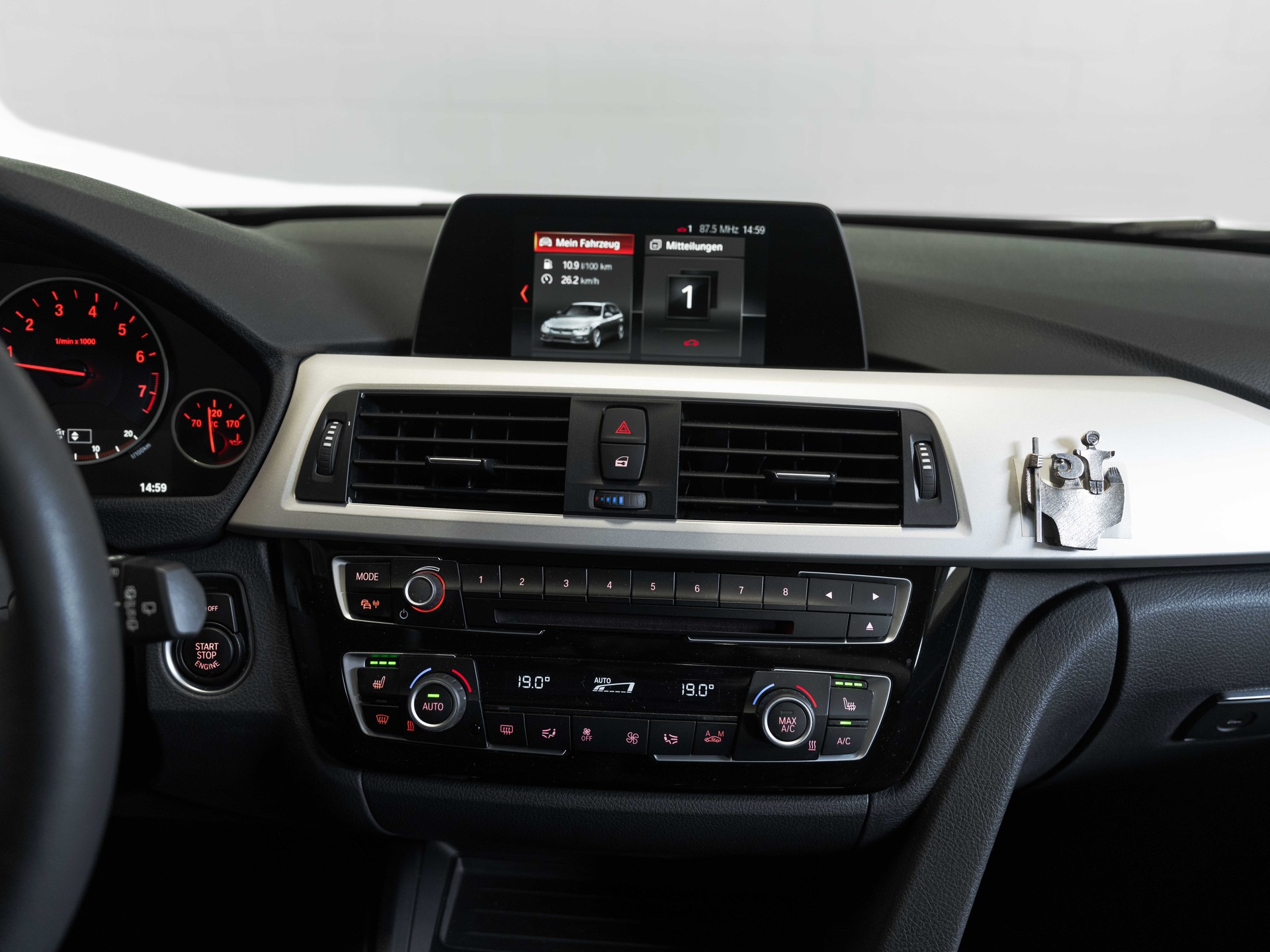 BMW 320i xDrive Touring-image-29