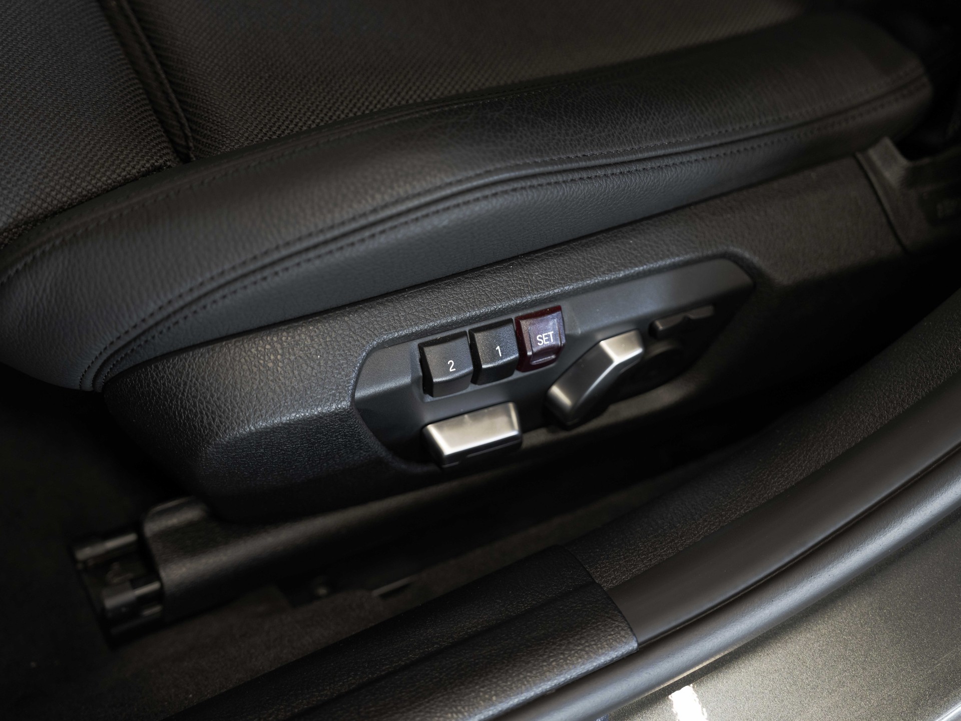 BMW 320i xDrive Touring-image-10