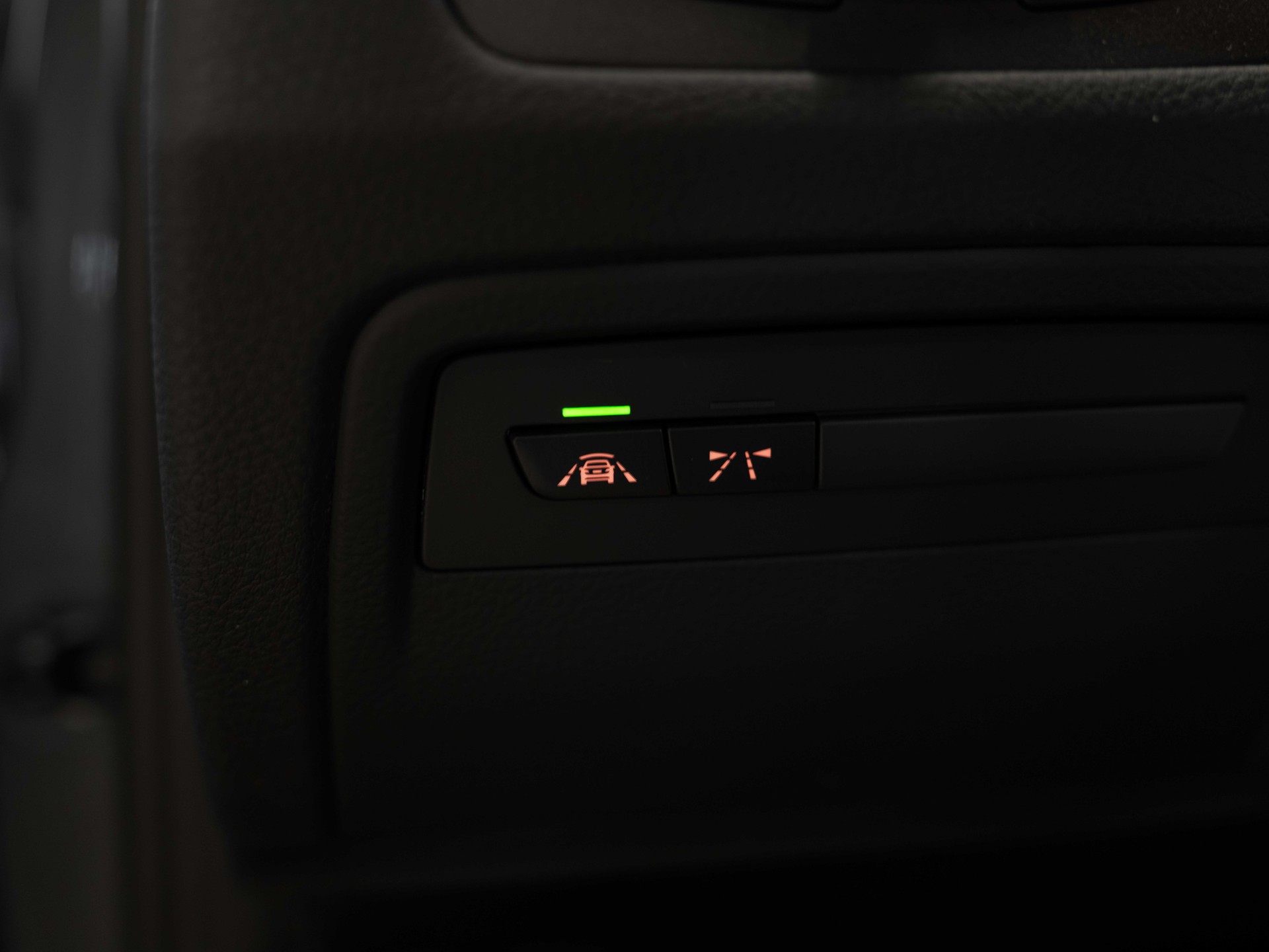 BMW 320i xDrive Touring-image-32
