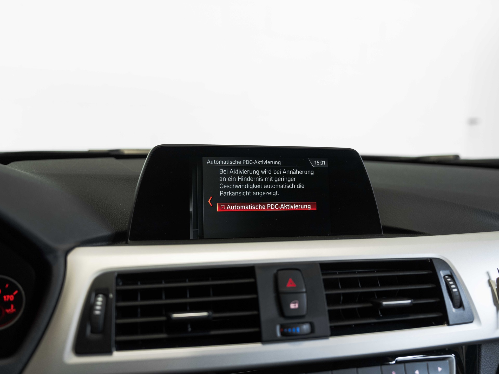 BMW 320i xDrive Touring-image-39