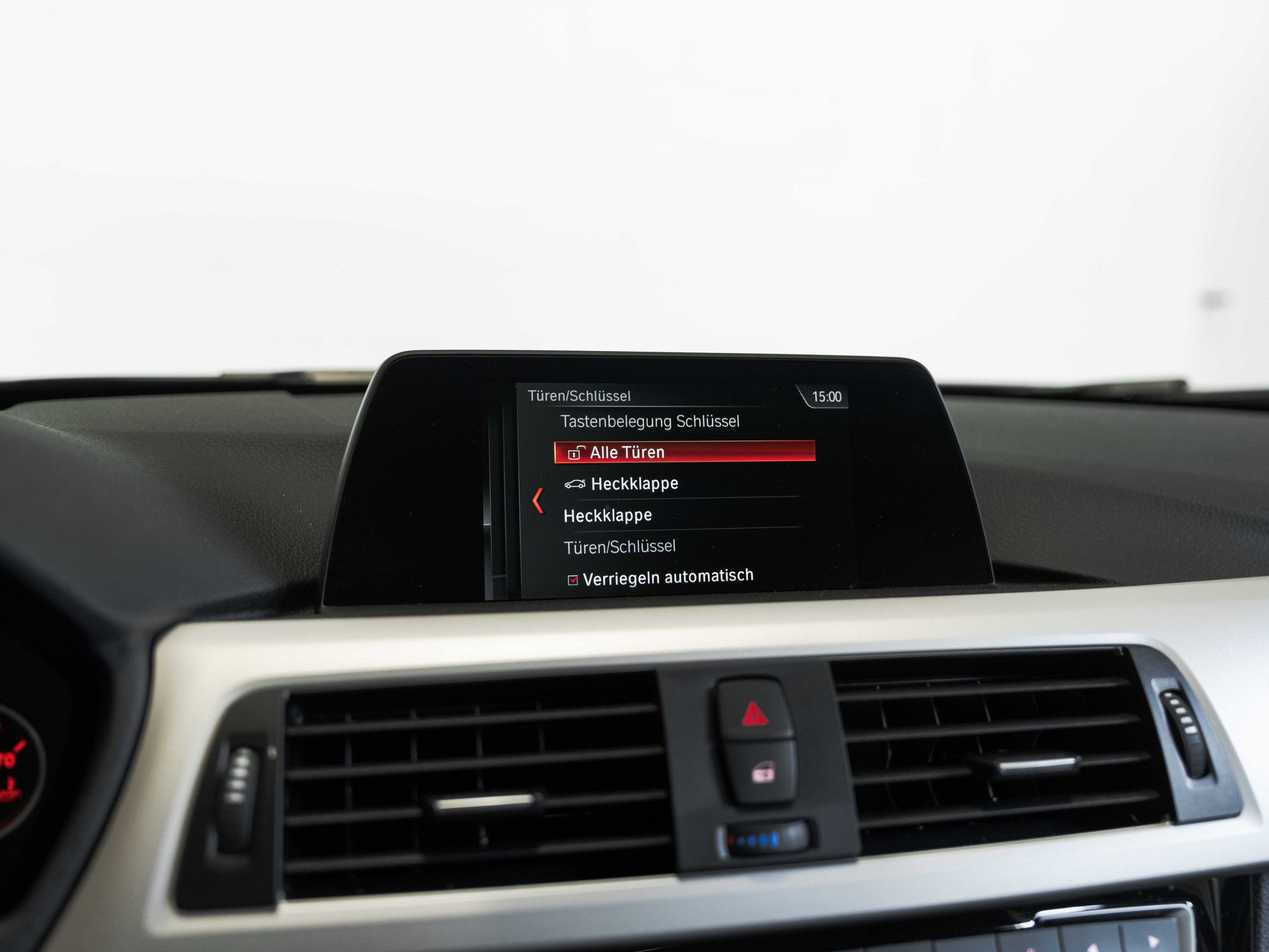 BMW 320i xDrive Touring-image-36