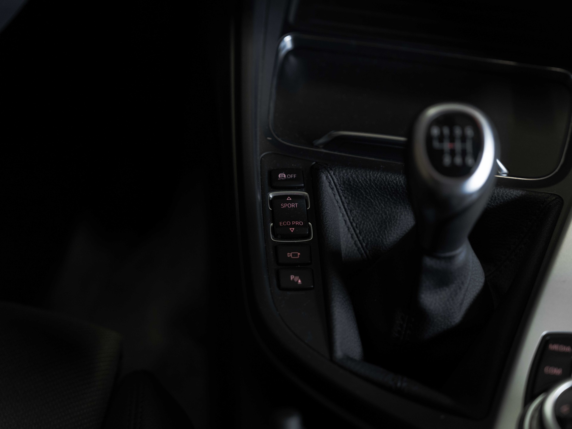 BMW 320i xDrive Touring-image-28