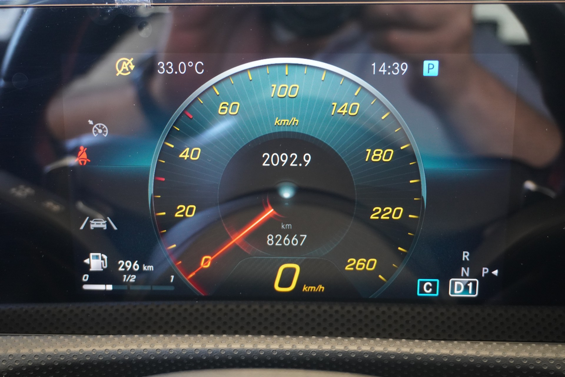 MERCEDES-BENZ CLA Shooting Brake 220 d 4Matic AMG Line-image-18