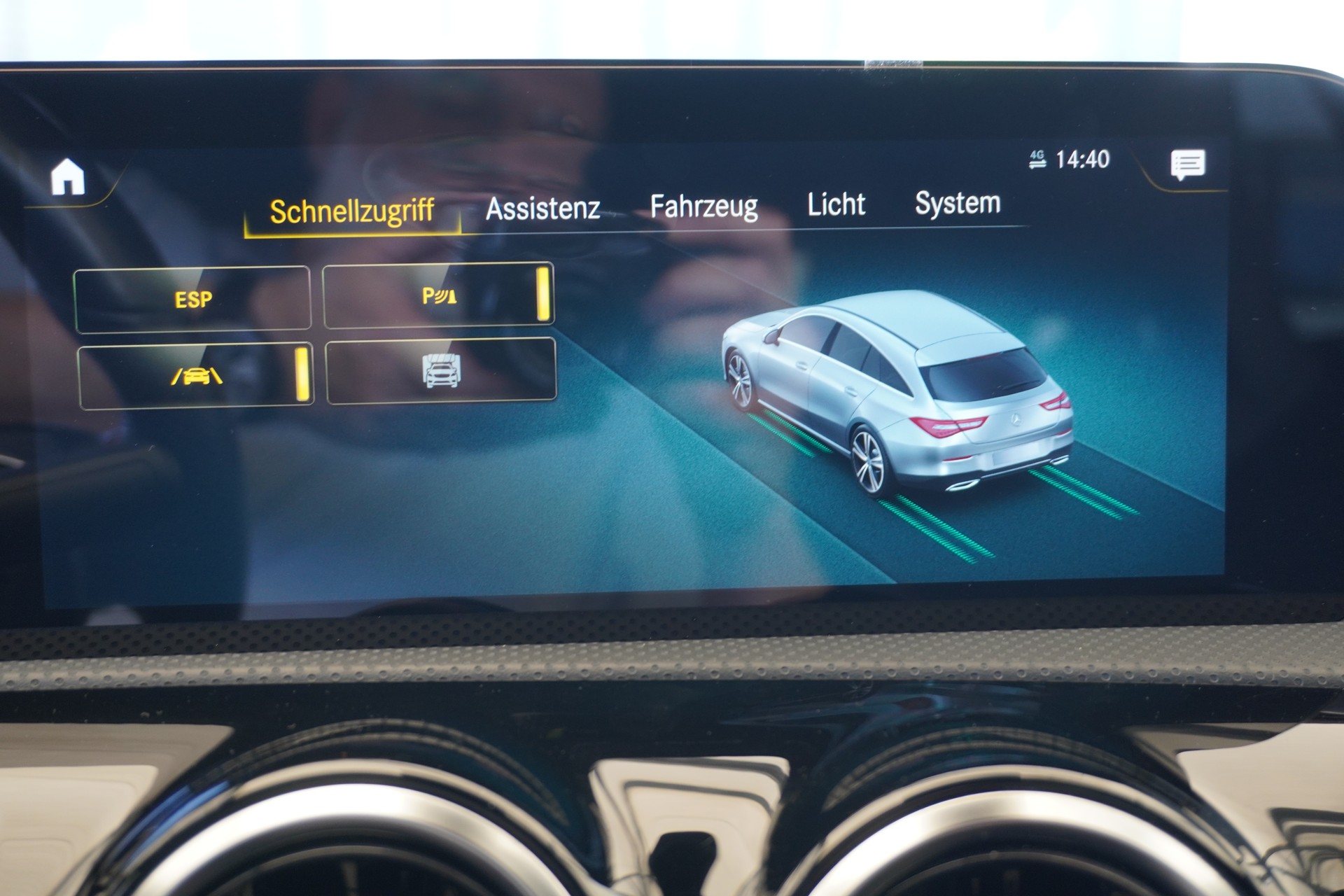 MERCEDES-BENZ CLA Shooting Brake 220 d 4Matic AMG Line-image-25