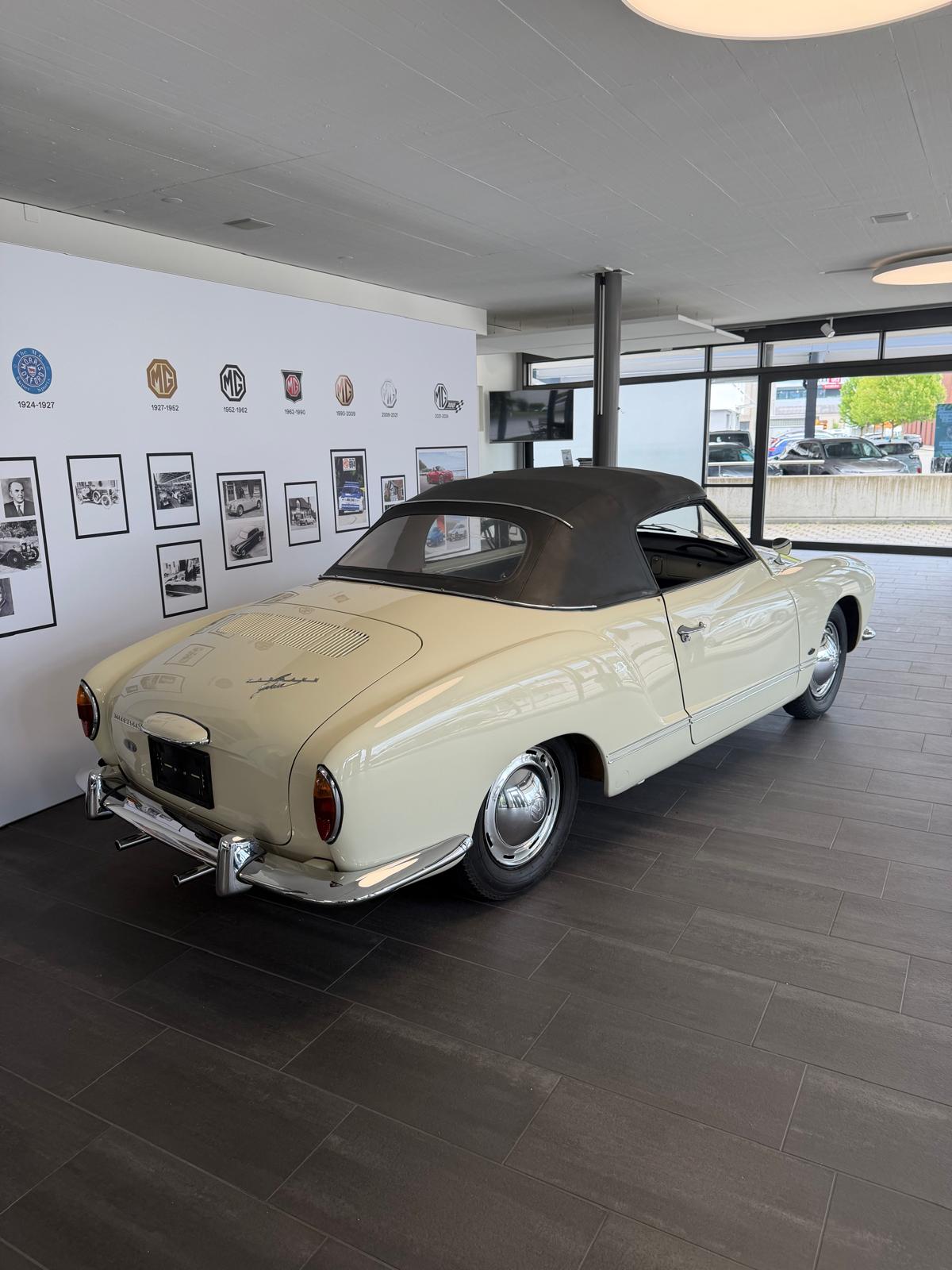 VW Karmann-Ghia Cabriolet-showroom-element-2