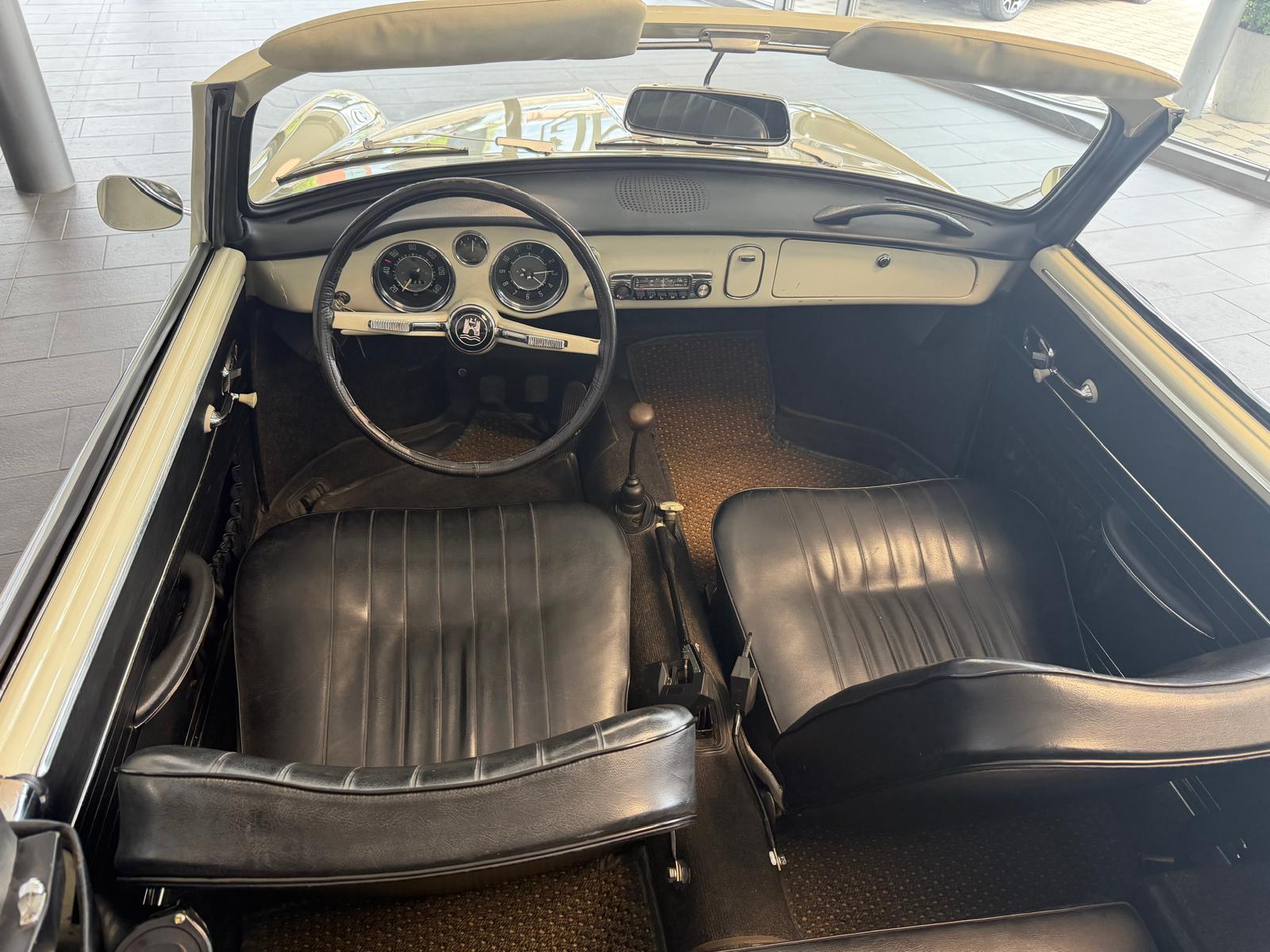 VW Karmann-Ghia Cabriolet-image-4