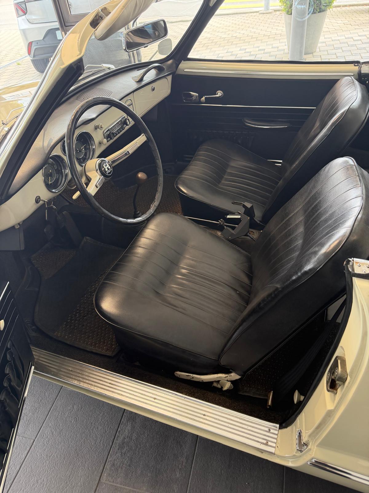 VW Karmann-Ghia Cabriolet-image-6