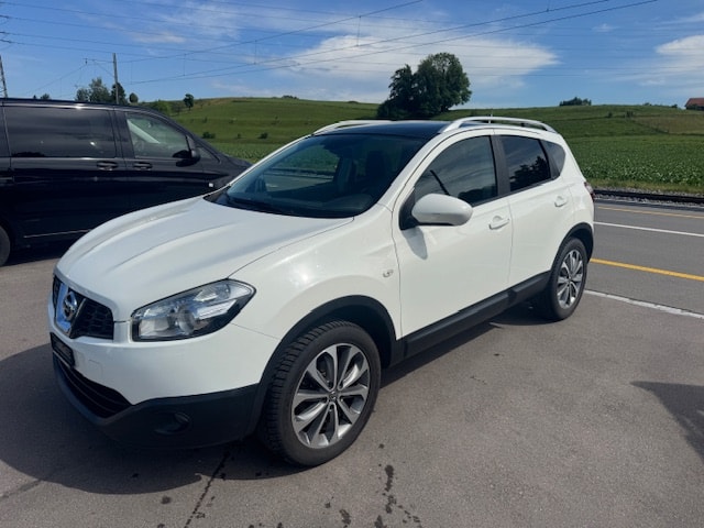 NISSAN Qashqai 2.0 4WD acenta frisch ab MFK Rückfahrkamera grosses Glasdach Ahk. 1400kg
