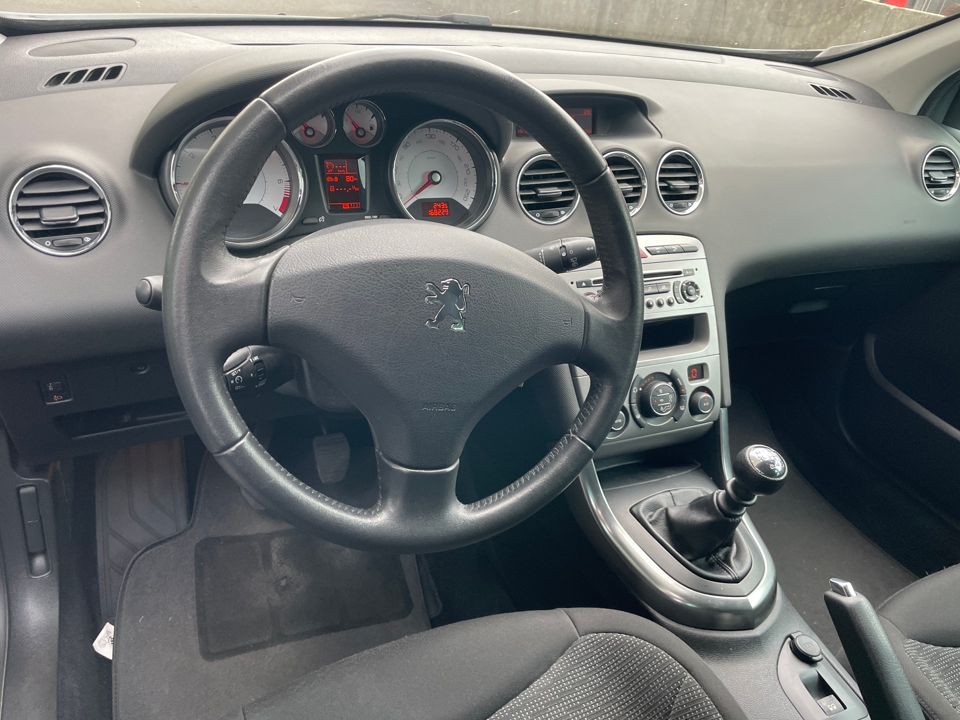 PEUGEOT 308 SW 1.6 16V Turbo Sport Pack-image-9