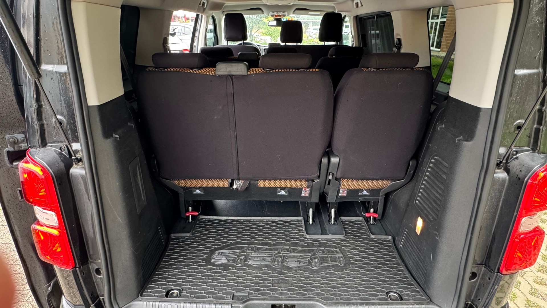 CITROEN Spacetourer 2.0 BlueHDi Business M-image-13