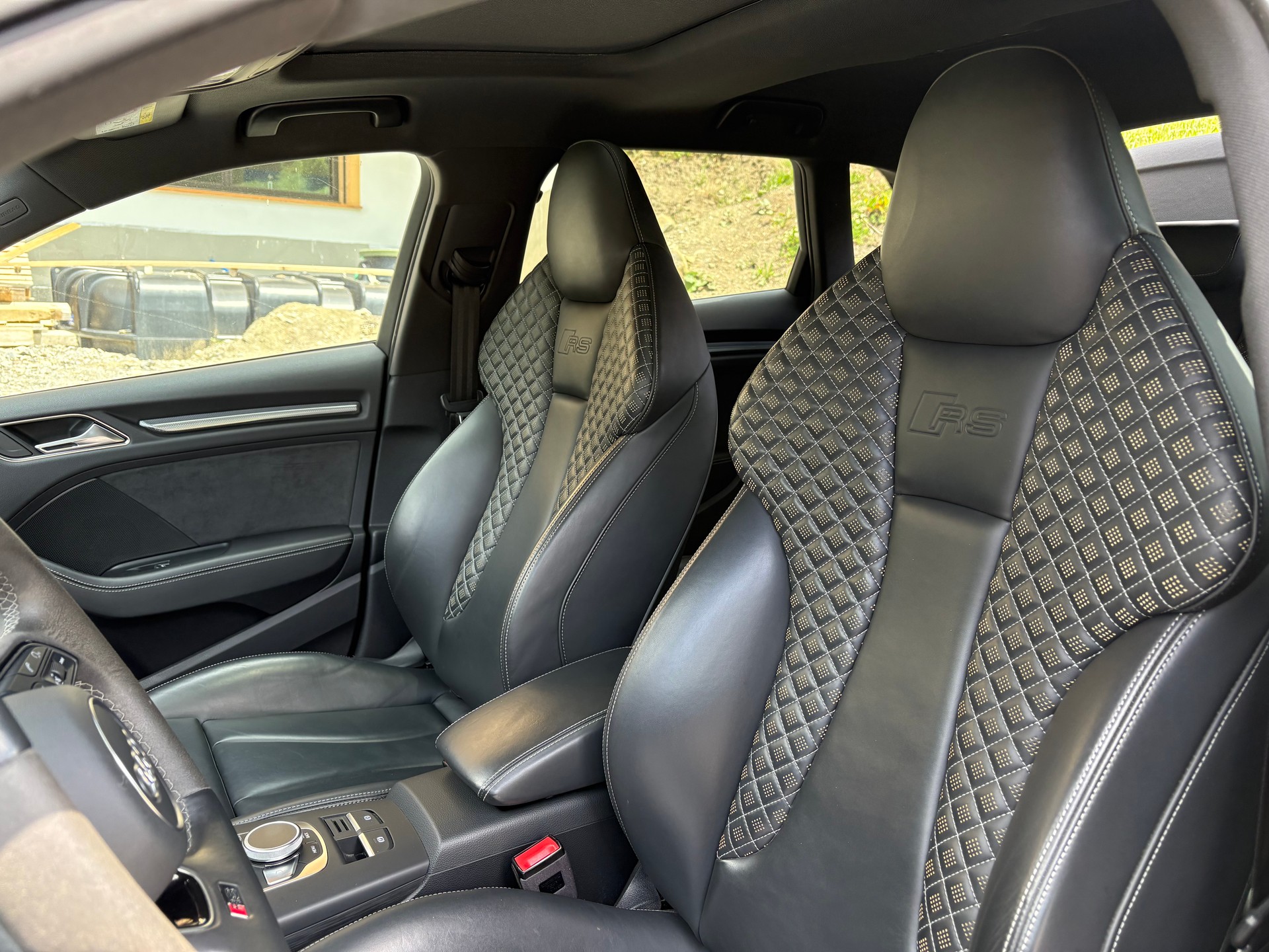 AUDI 2.5 T FSI quattro S-Tronic-image-2