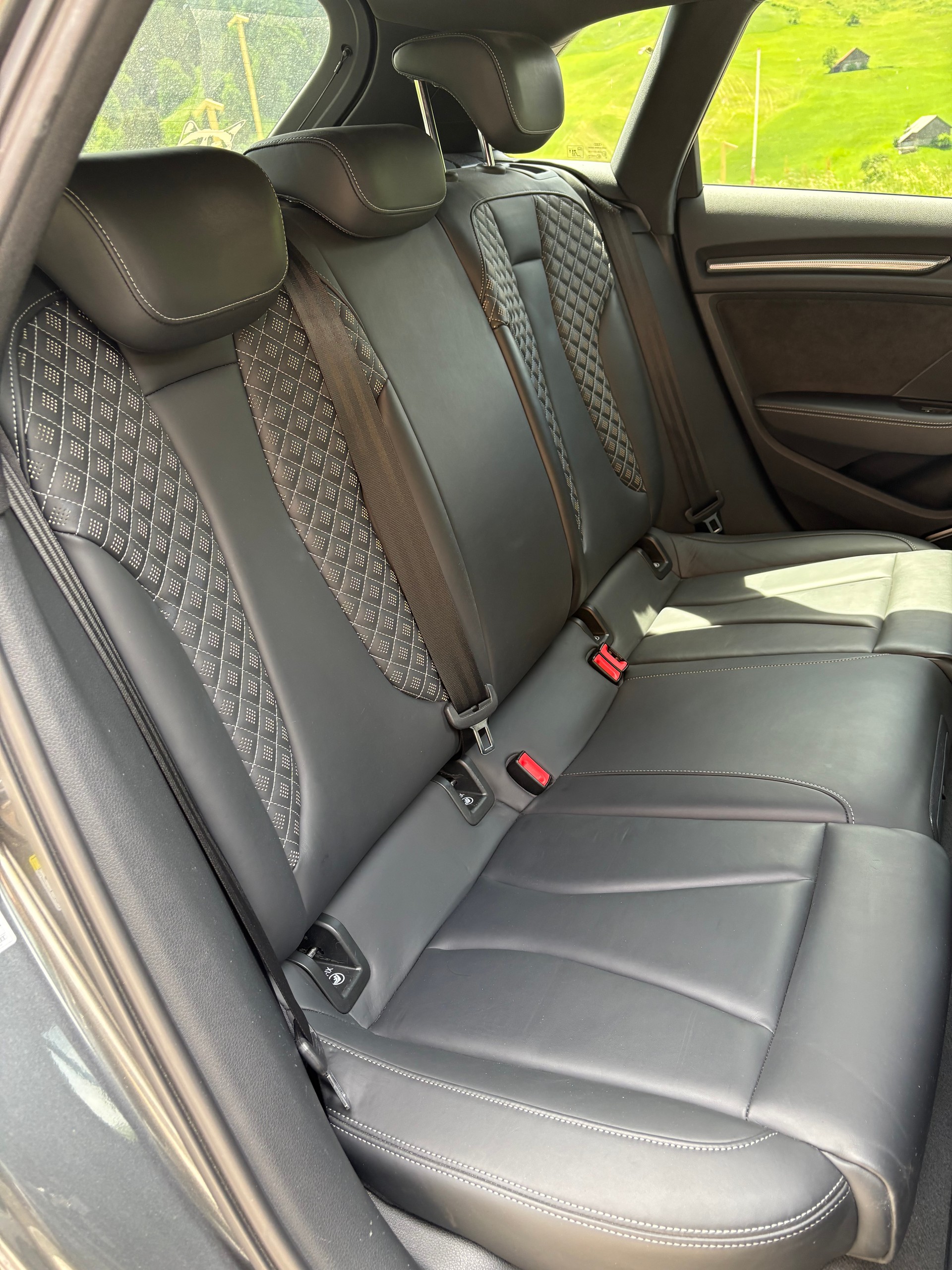 AUDI 2.5 T FSI quattro S-Tronic-image-3