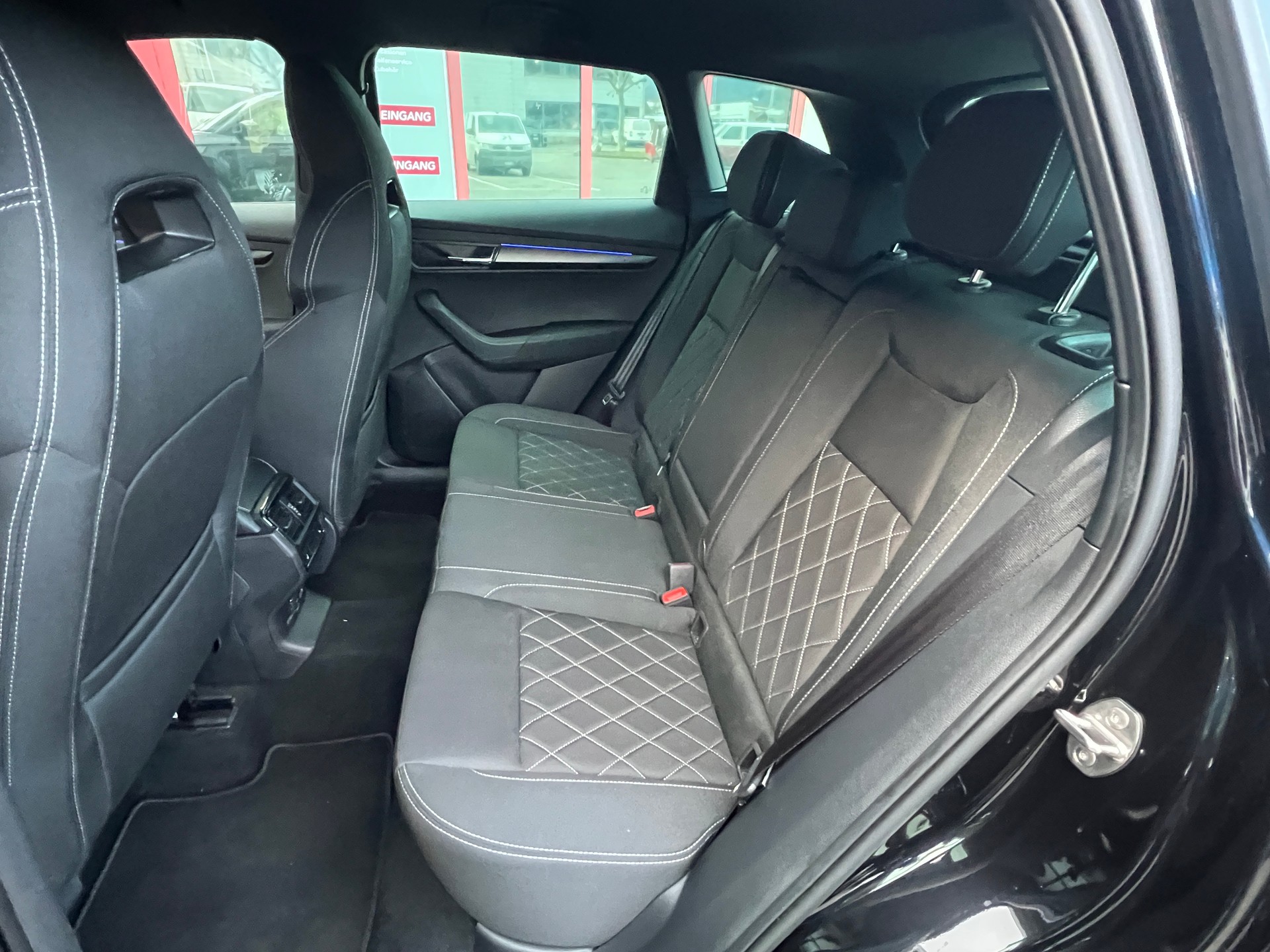 SKODA Karoq 2.0 TSI SportLine 4x4 DSG-image-10