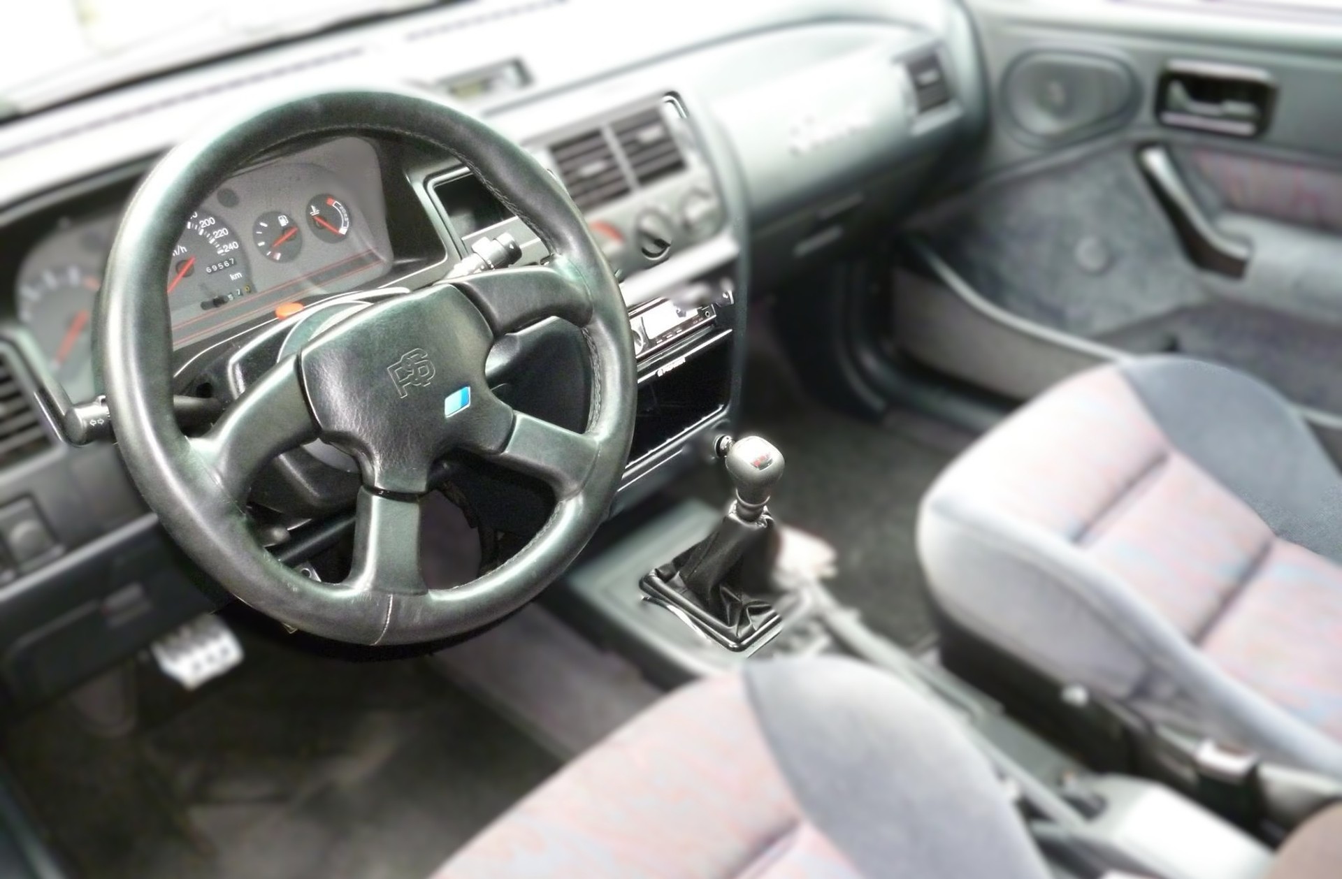 FORD 1.8i 16V XR3i Cabrio-image-3