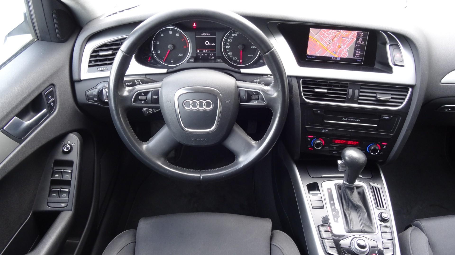 AUDI A4 Avant 2.0 TFSI Style multitronic-image-17