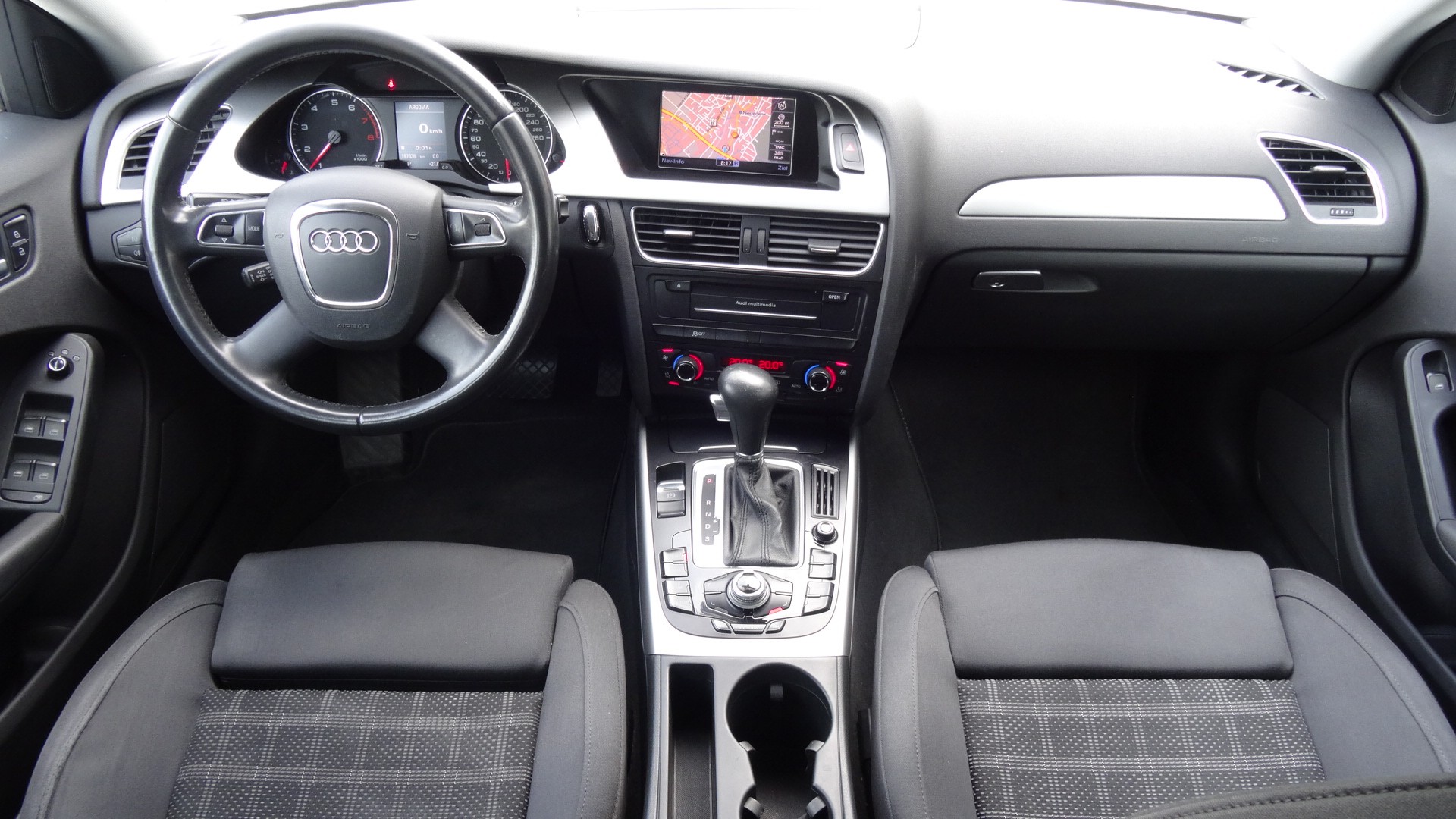 AUDI A4 Avant 2.0 TFSI Style multitronic-image-16