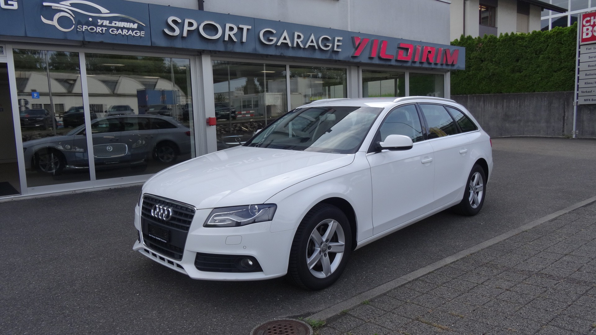 AUDI A4 Avant 2.0 TFSI Style multitronic-image-0