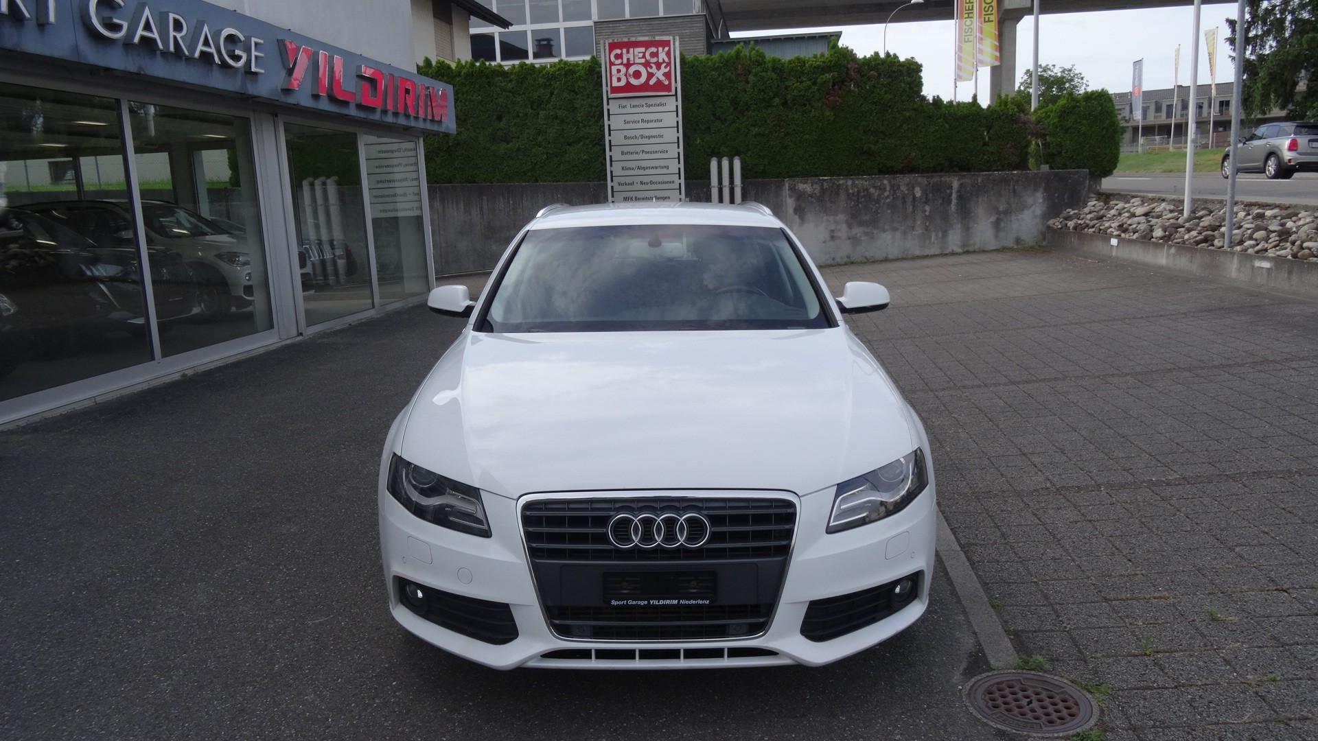 AUDI A4 Avant 2.0 TFSI Style multitronic-image-1
