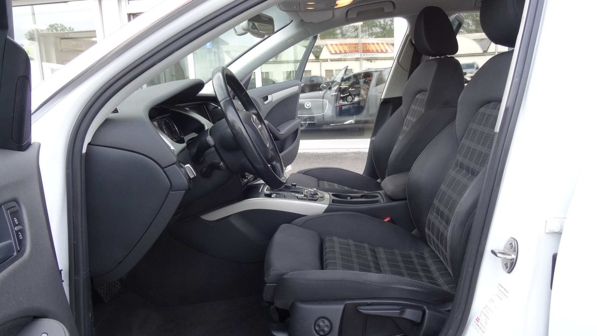 AUDI A4 Avant 2.0 TFSI Style multitronic-image-12