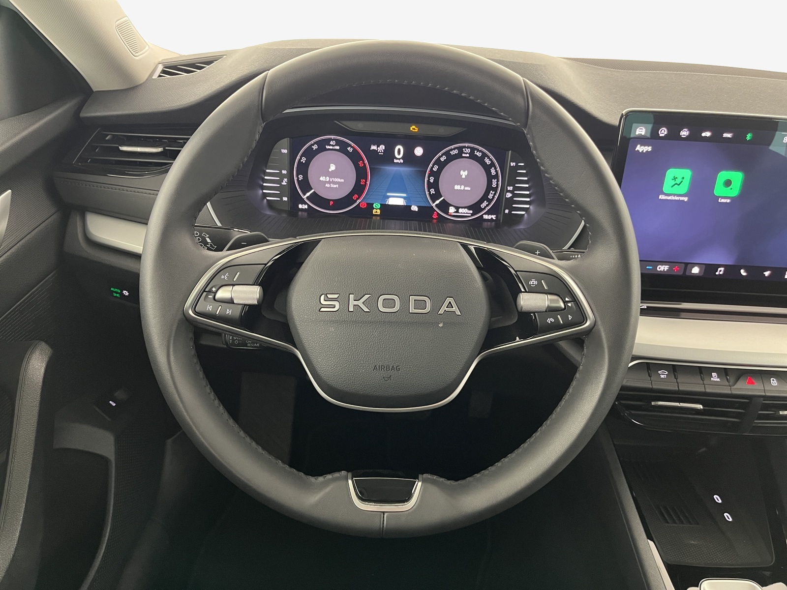 SKODA Octavia Combi 2.0 TDI DSG Selection-image-9