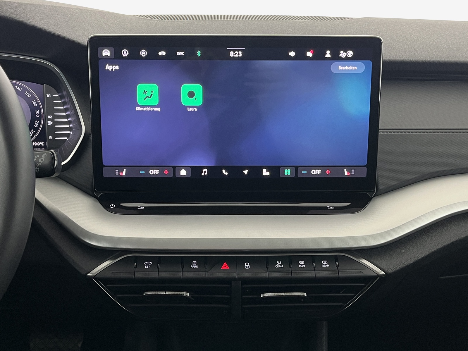 SKODA Octavia Combi 2.0 TDI DSG Selection-image-10