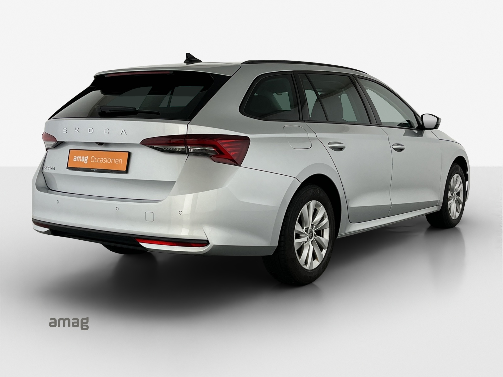SKODA Octavia Combi 2.0 TDI DSG Selection-image-4