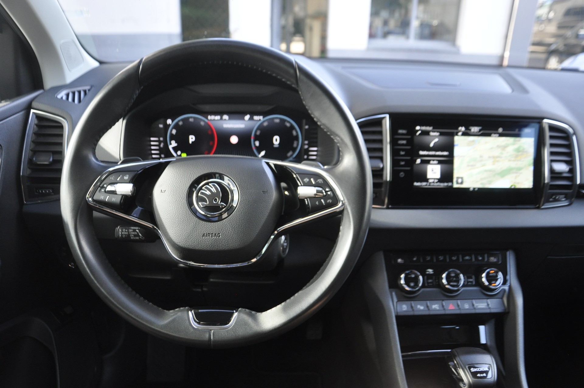 SKODA Karoq 2.0 TDI CR Style 4x4 DSG I Anhängerkupplung-image-9