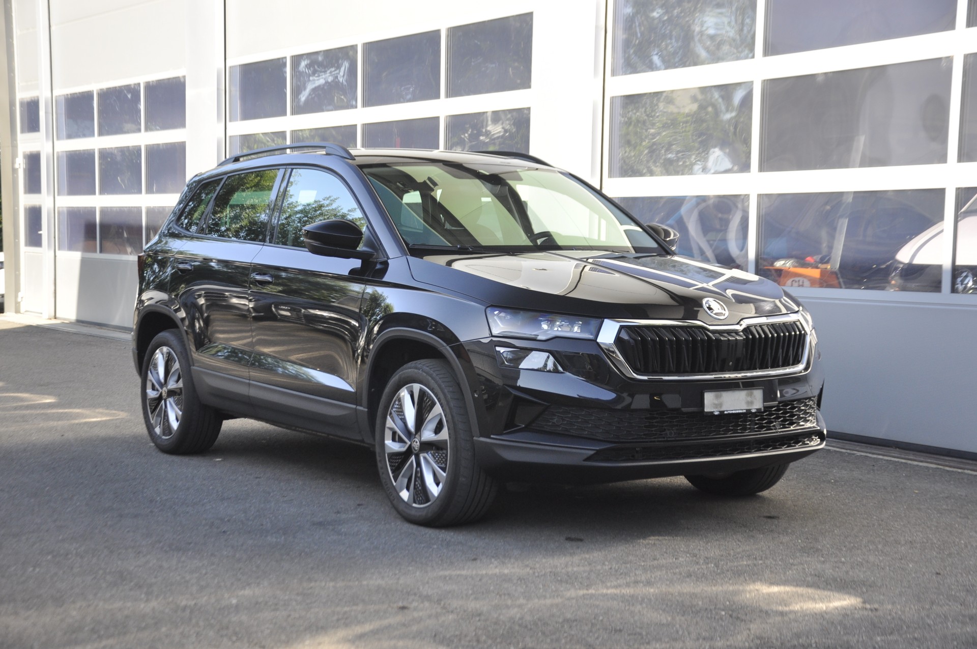 SKODA Karoq 2.0 TDI CR Style 4x4 DSG I Anhängerkupplung-image-0
