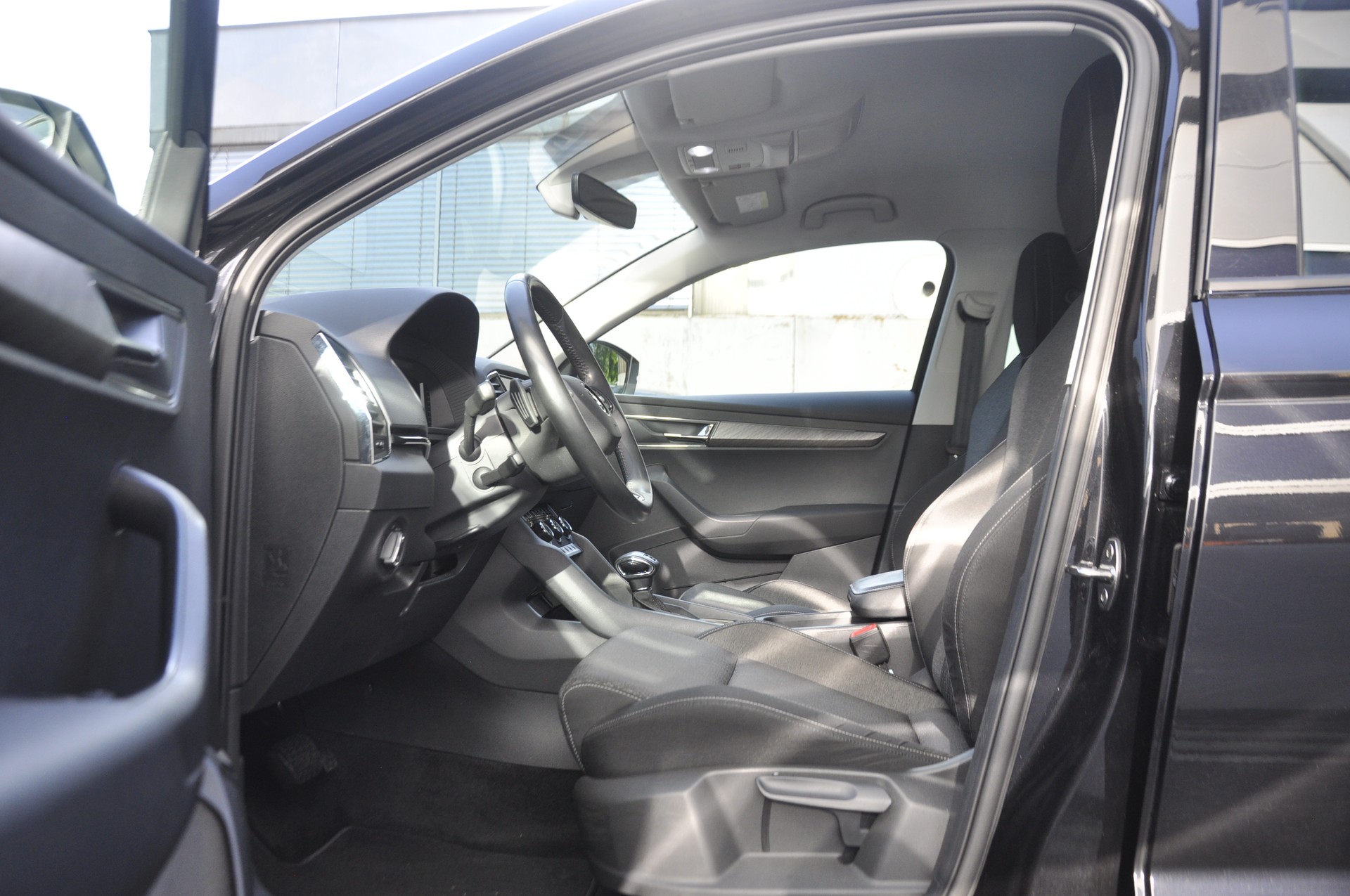 SKODA Karoq 2.0 TDI CR Style 4x4 DSG I Anhängerkupplung-image-4