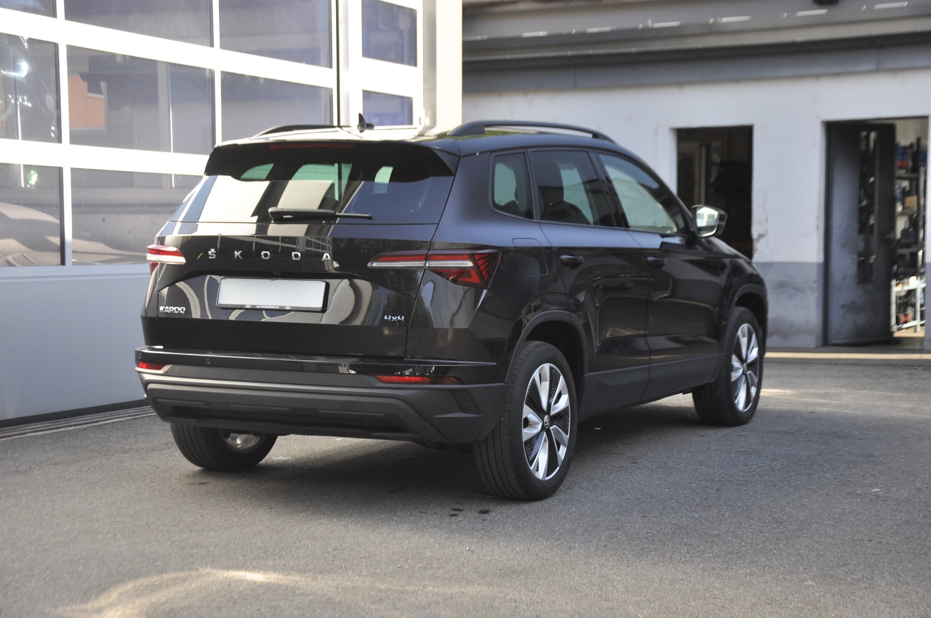 SKODA Karoq 2.0 TDI CR Style 4x4 DSG I Anhängerkupplung-image-2