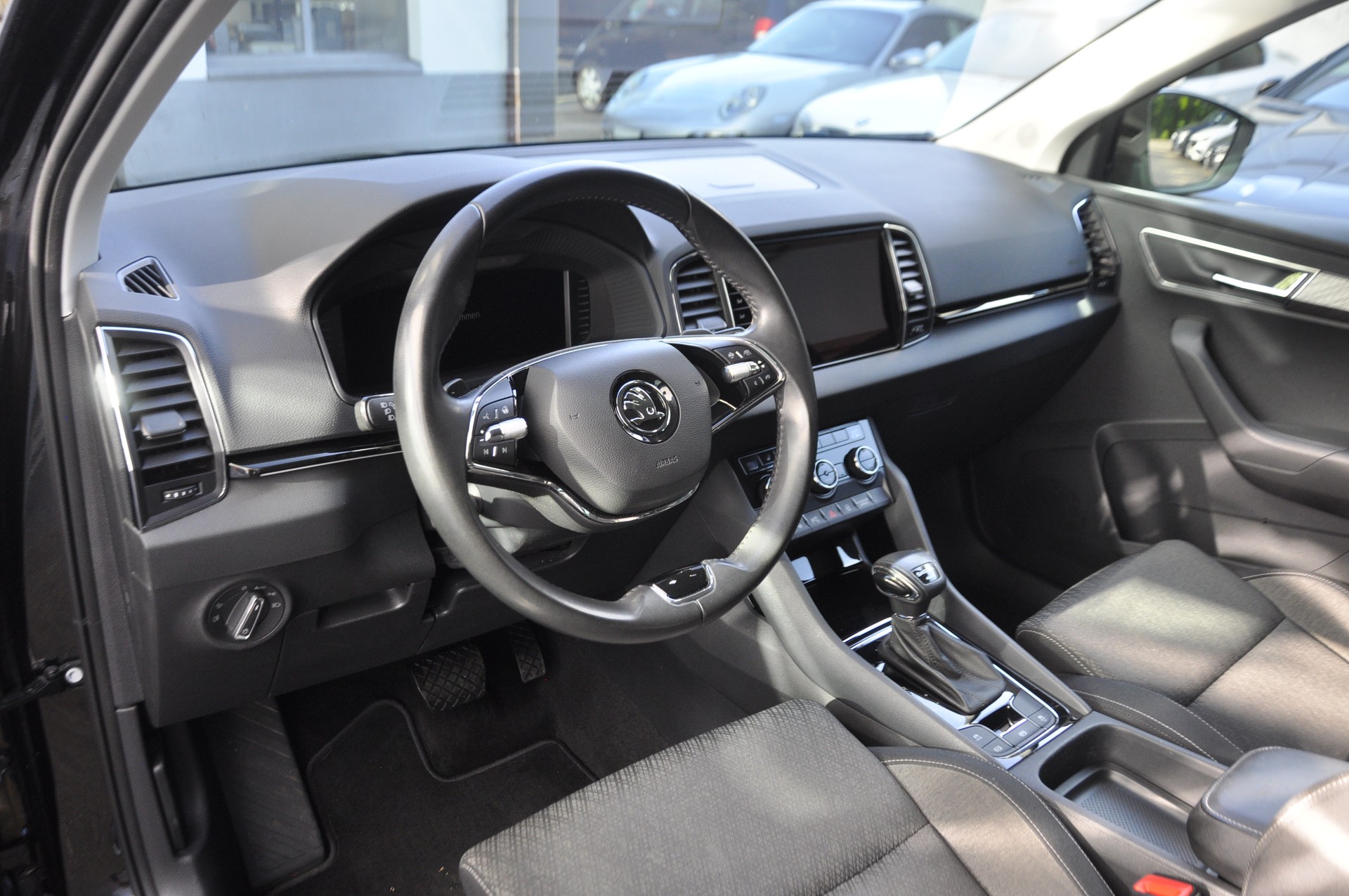 SKODA Karoq 2.0 TDI CR Style 4x4 DSG I Anhängerkupplung-image-5