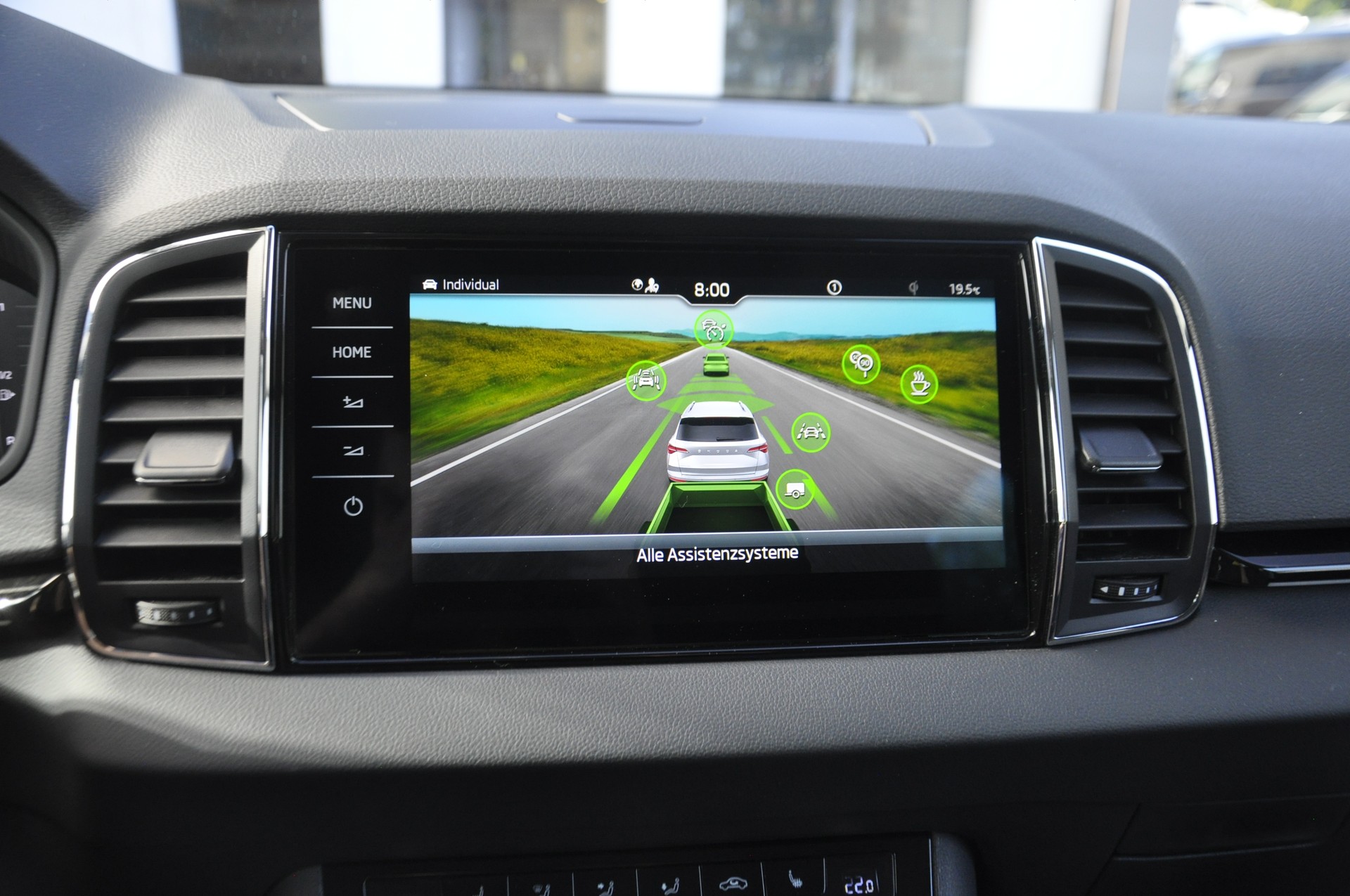 SKODA Karoq 2.0 TDI CR Style 4x4 DSG I Anhängerkupplung-image-13