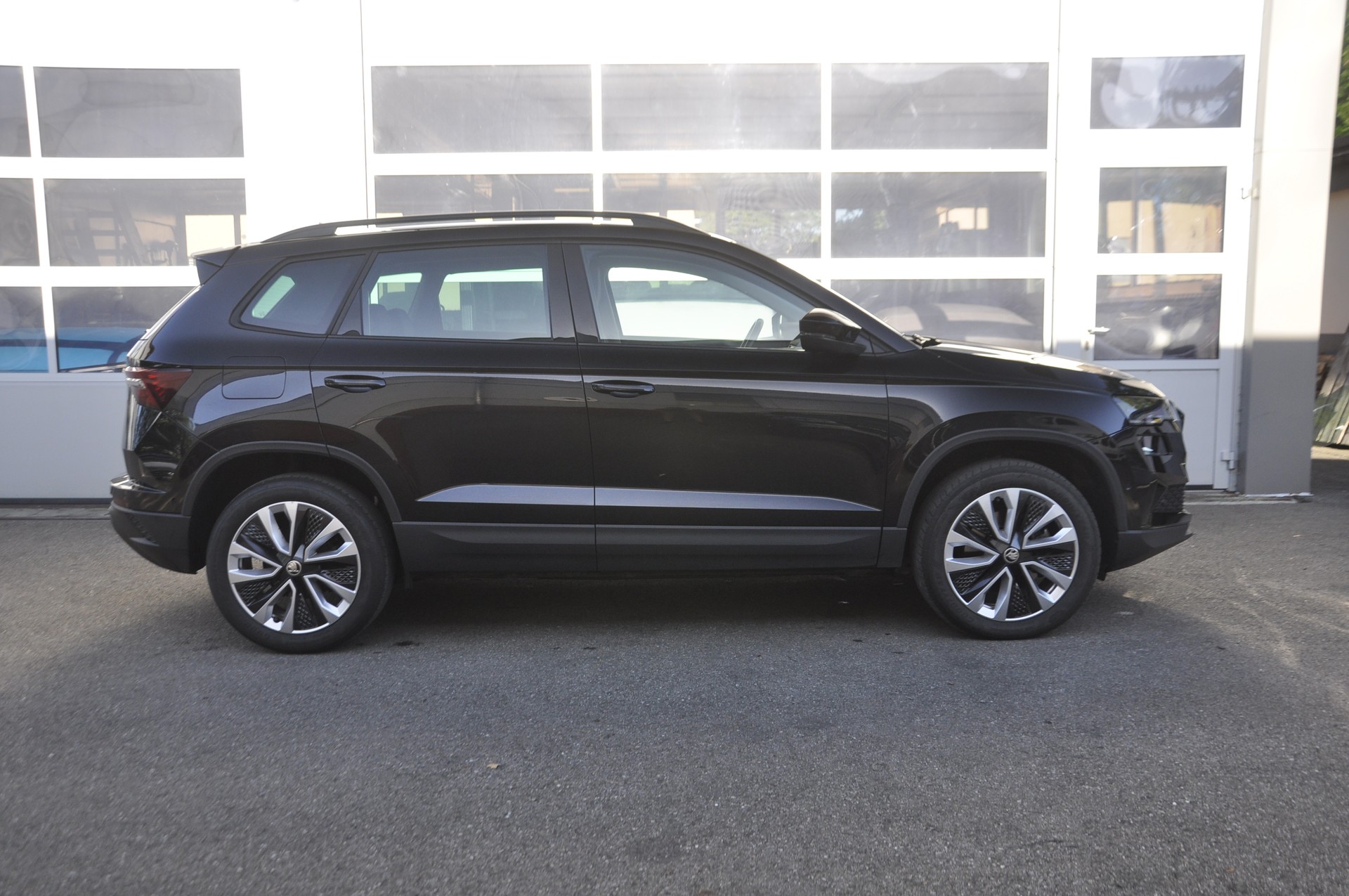 SKODA Karoq 2.0 TDI CR Style 4x4 DSG I Anhängerkupplung-image-1
