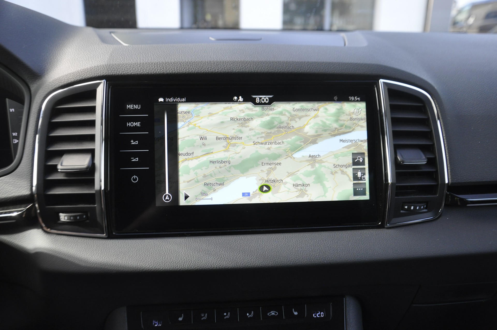 SKODA Karoq 2.0 TDI CR Style 4x4 DSG I Anhängerkupplung-image-12