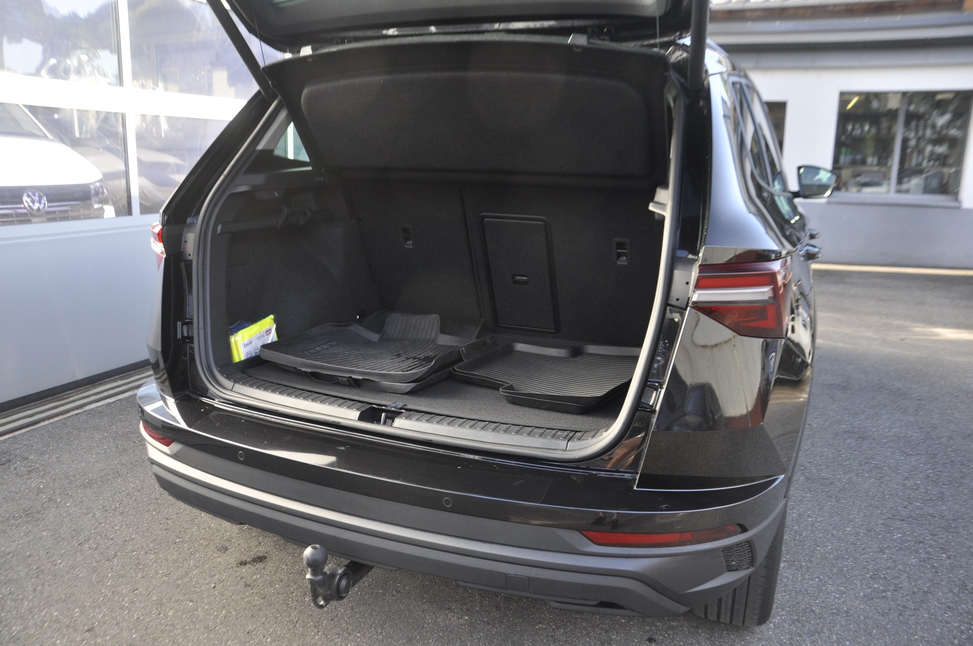 SKODA Karoq 2.0 TDI CR Style 4x4 DSG I Anhängerkupplung-image-14