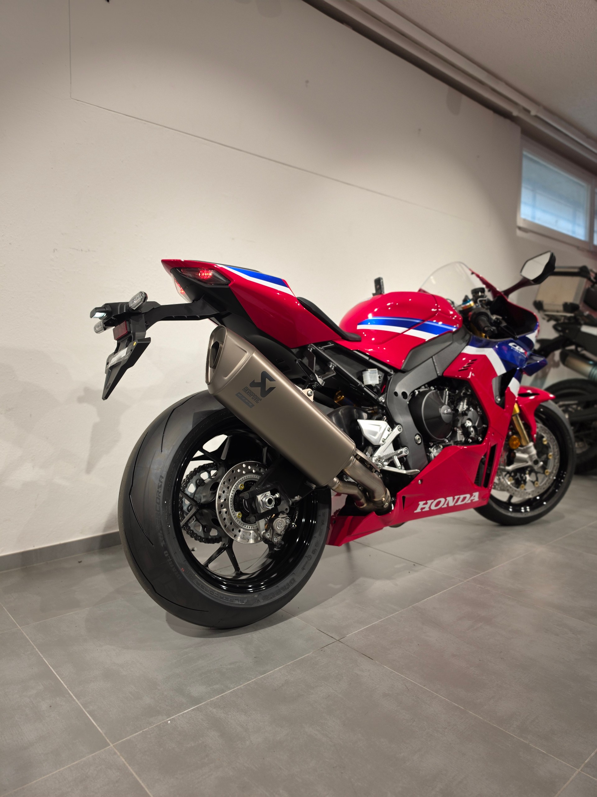 HONDA CBR 1000 RR-R Fireblade SP-showroom-element-2