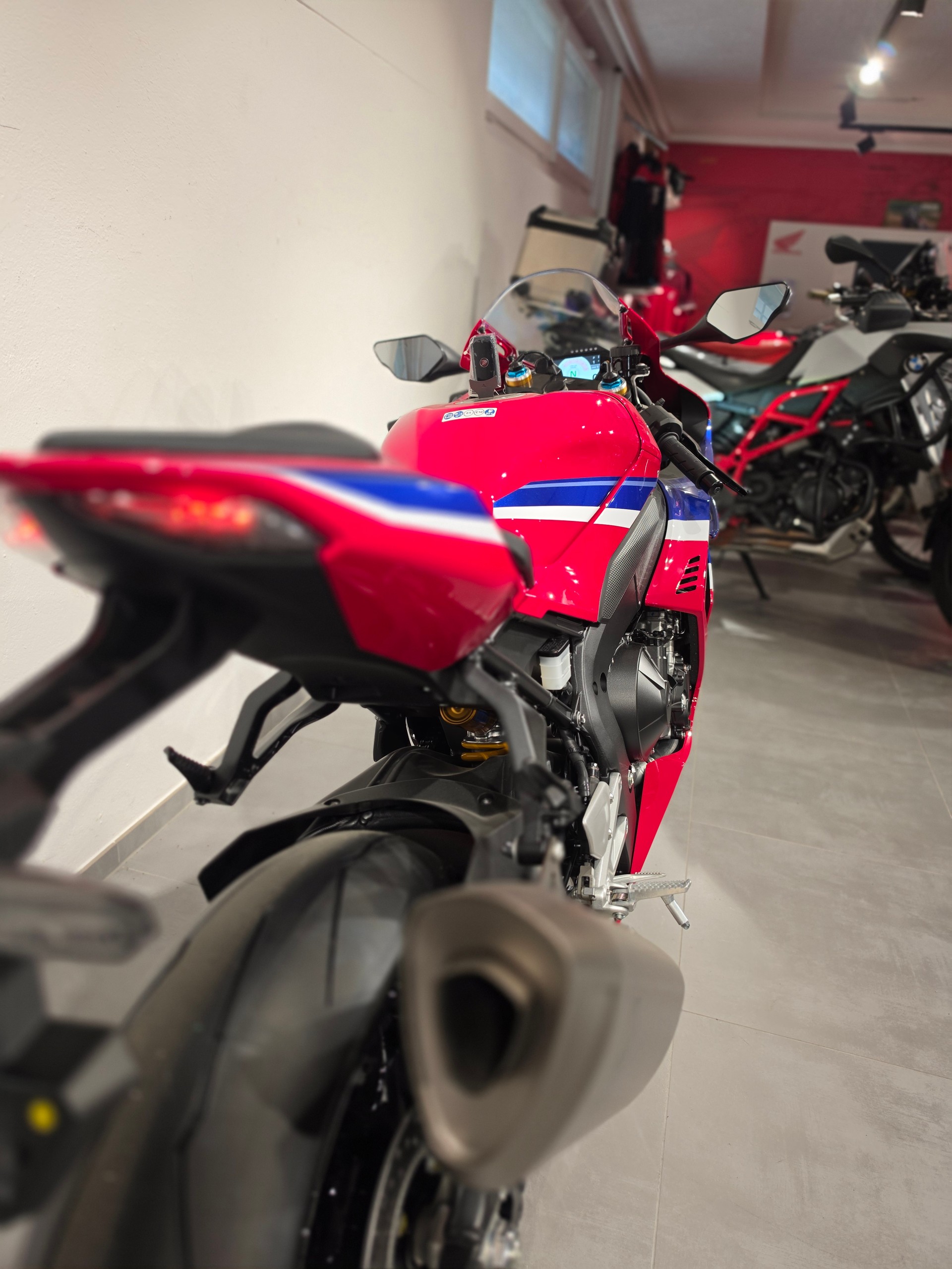 HONDA CBR 1000 RR-R Fireblade SP-showroom-element-3
