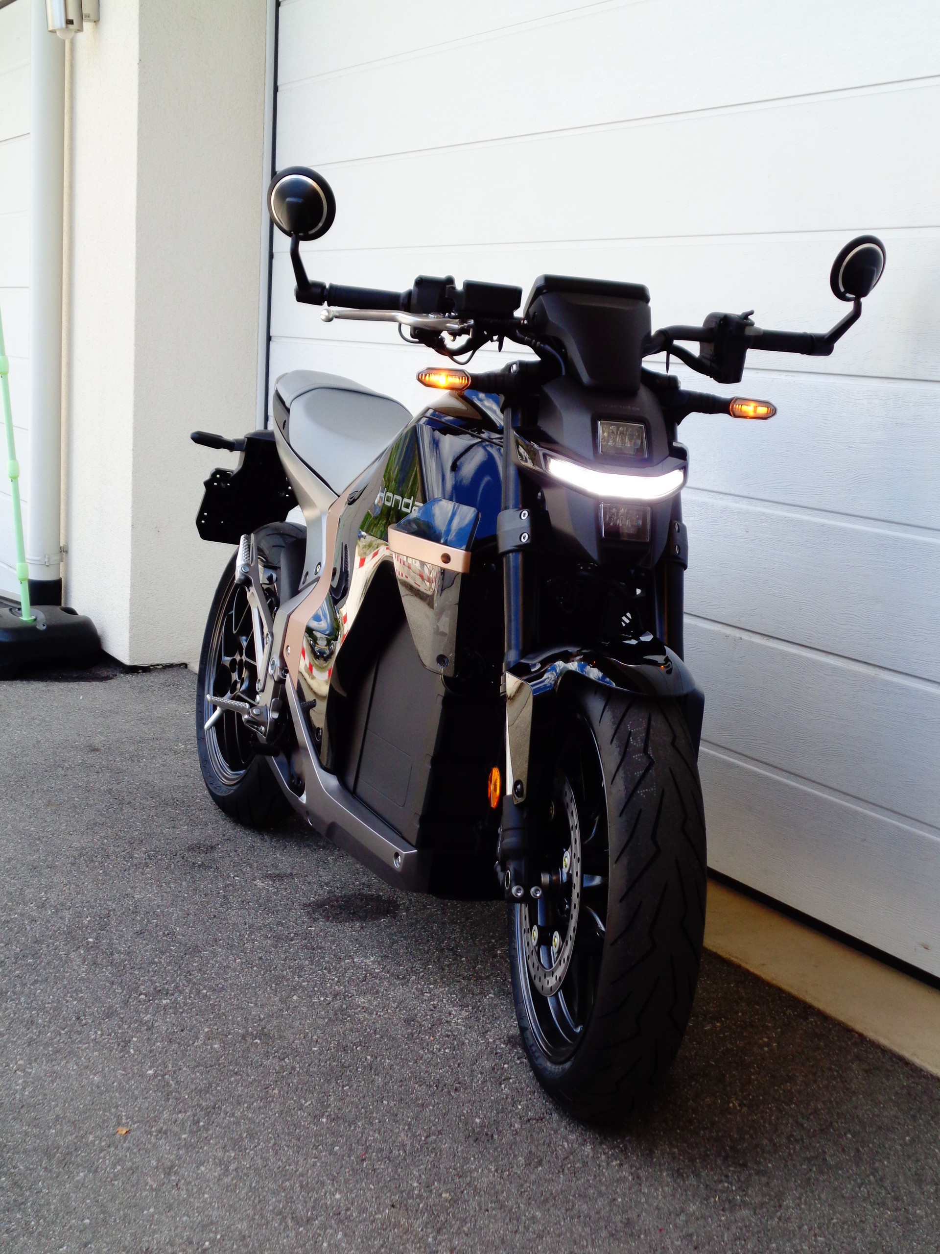 HONDA WN7 WN-7 EVF EVF-e-showroom-element-1