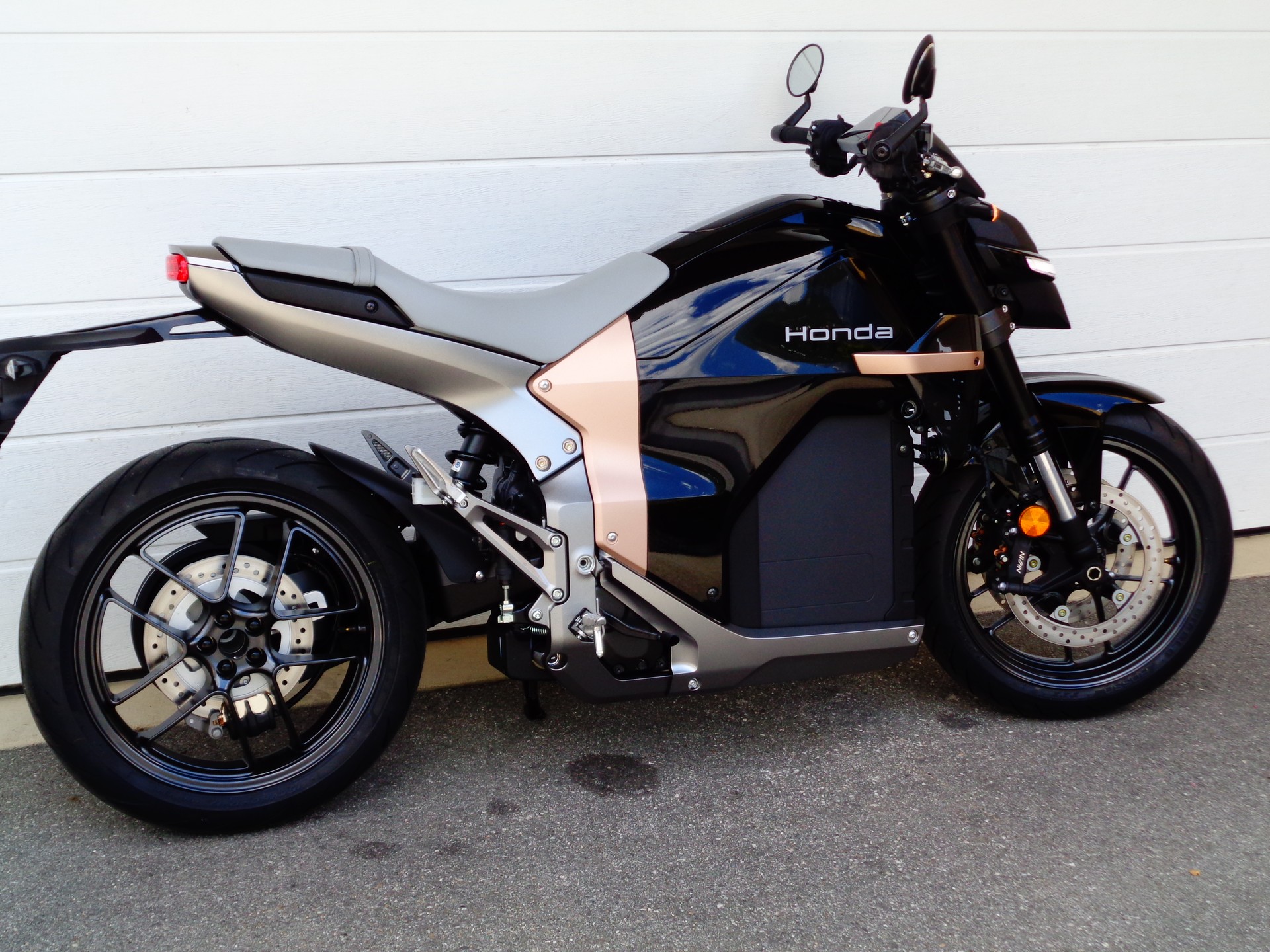 HONDA WN7 WN-7 EVF EVF-e-showroom-element-2
