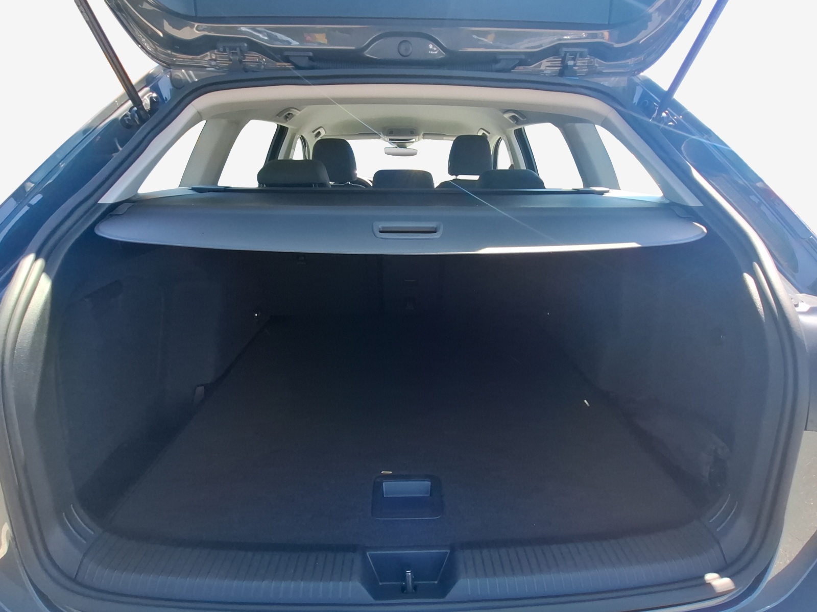 VW Golf Variant 1.5 eTSI mHEV Life DSG-image-12