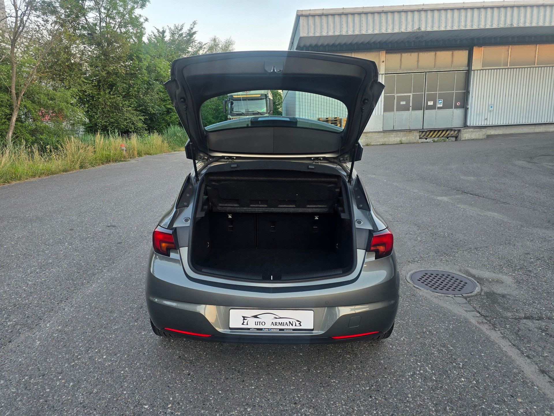 OPEL Astra 1.6 CDTi ecoF Black Edition Automatic-image-6