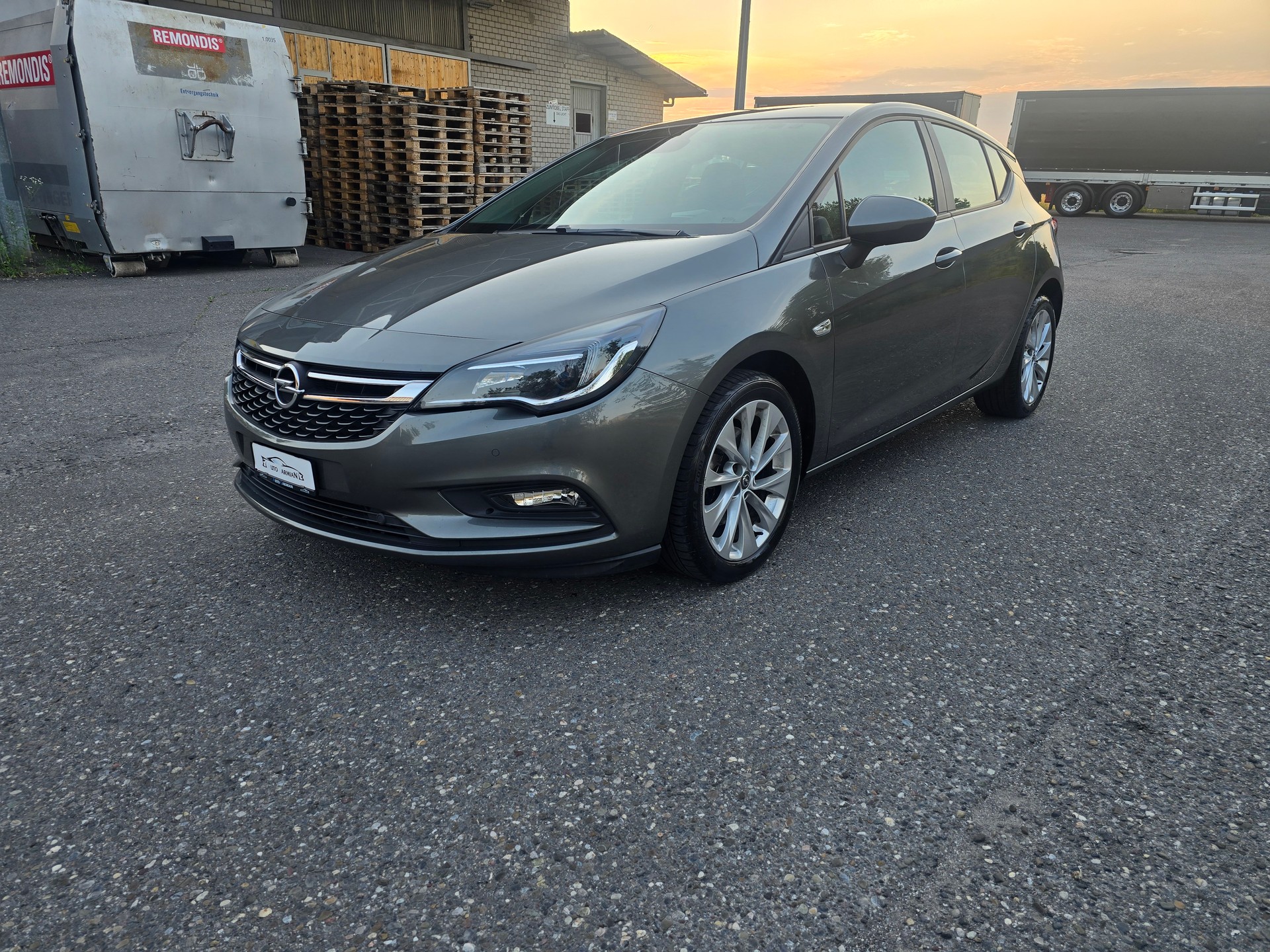 OPEL Astra 1.6 CDTi ecoF Black Edition Automatic-image-2
