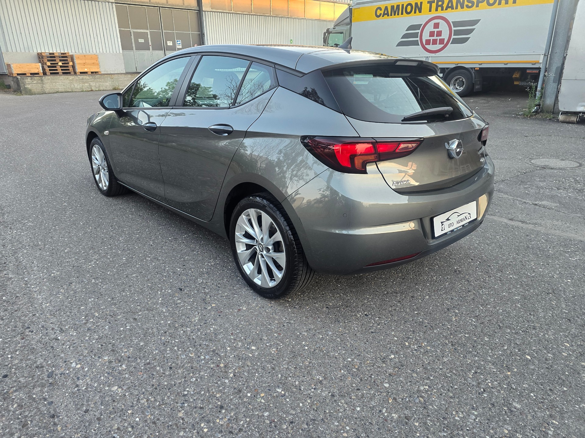OPEL Astra 1.6 CDTi ecoF Black Edition Automatic-image-4