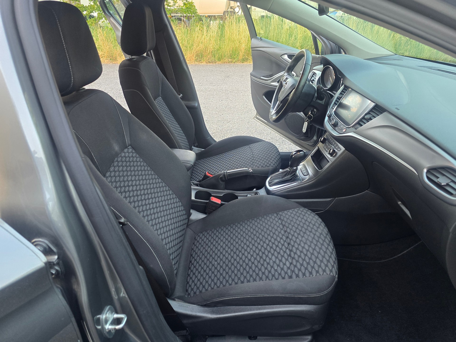 OPEL Astra 1.6 CDTi ecoF Black Edition Automatic-image-13