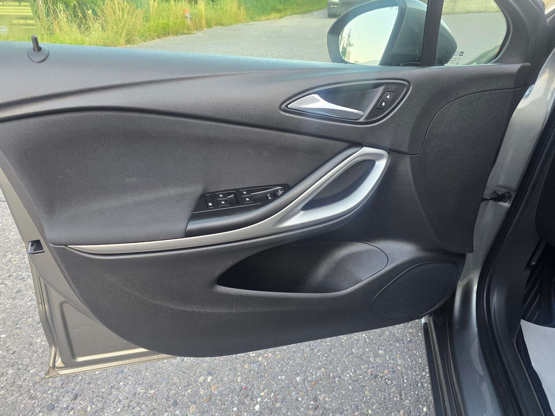 OPEL Astra 1.6 CDTi ecoF Black Edition Automatic-image-11