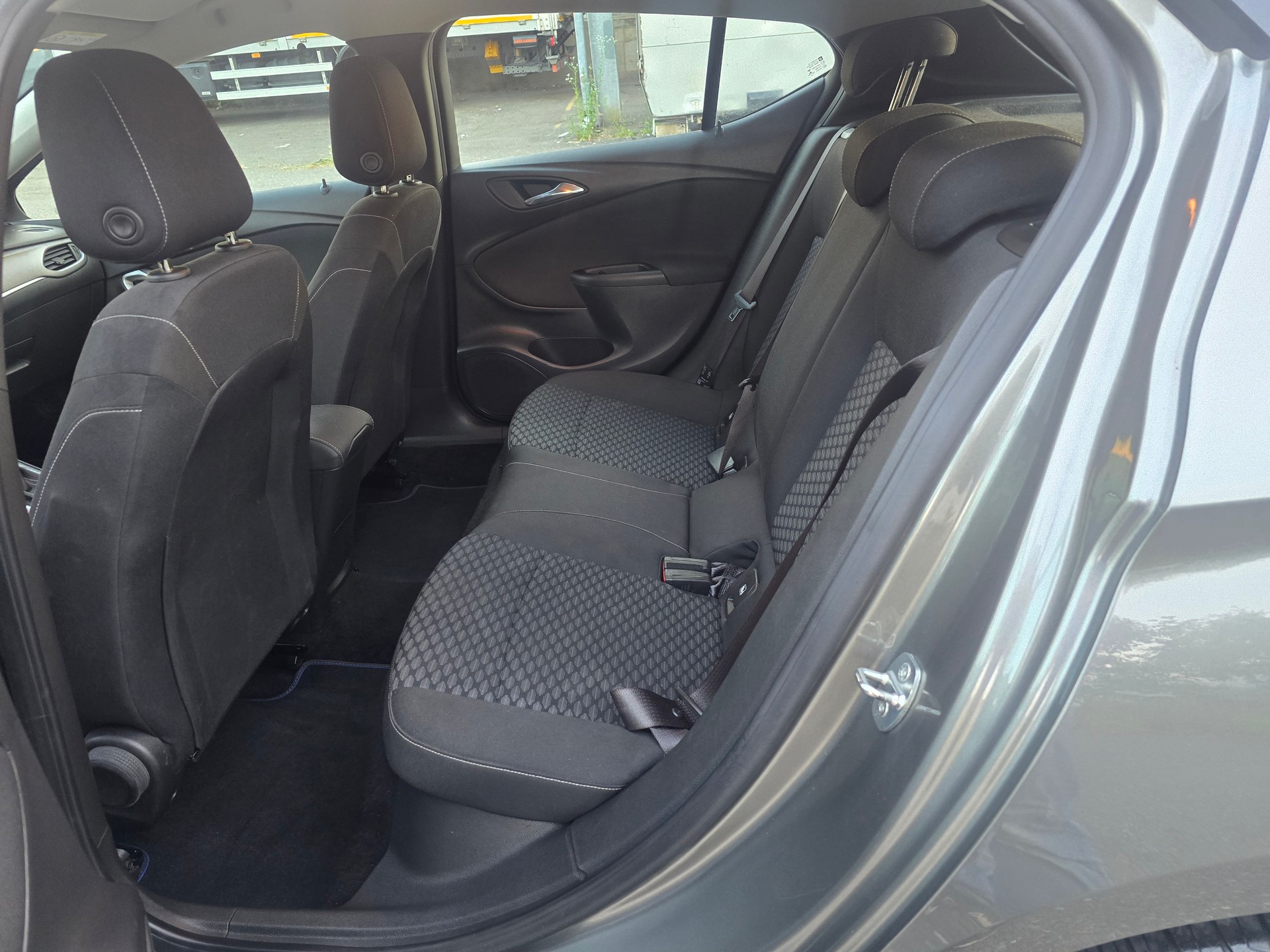 OPEL Astra 1.6 CDTi ecoF Black Edition Automatic-image-12