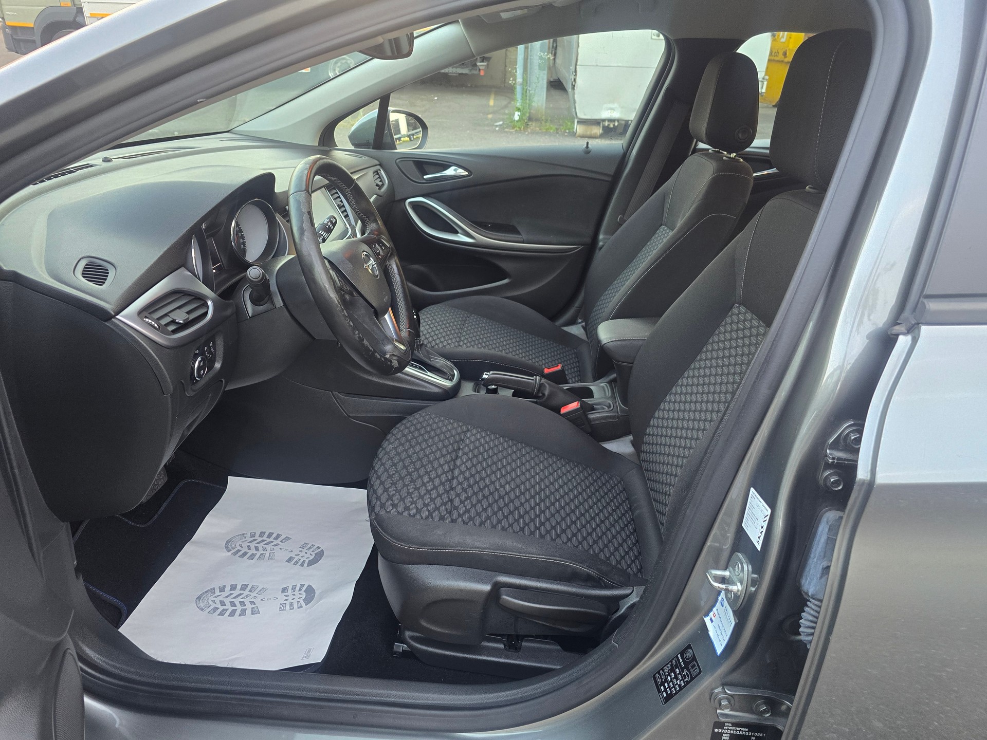 OPEL Astra 1.6 CDTi ecoF Black Edition Automatic-image-9