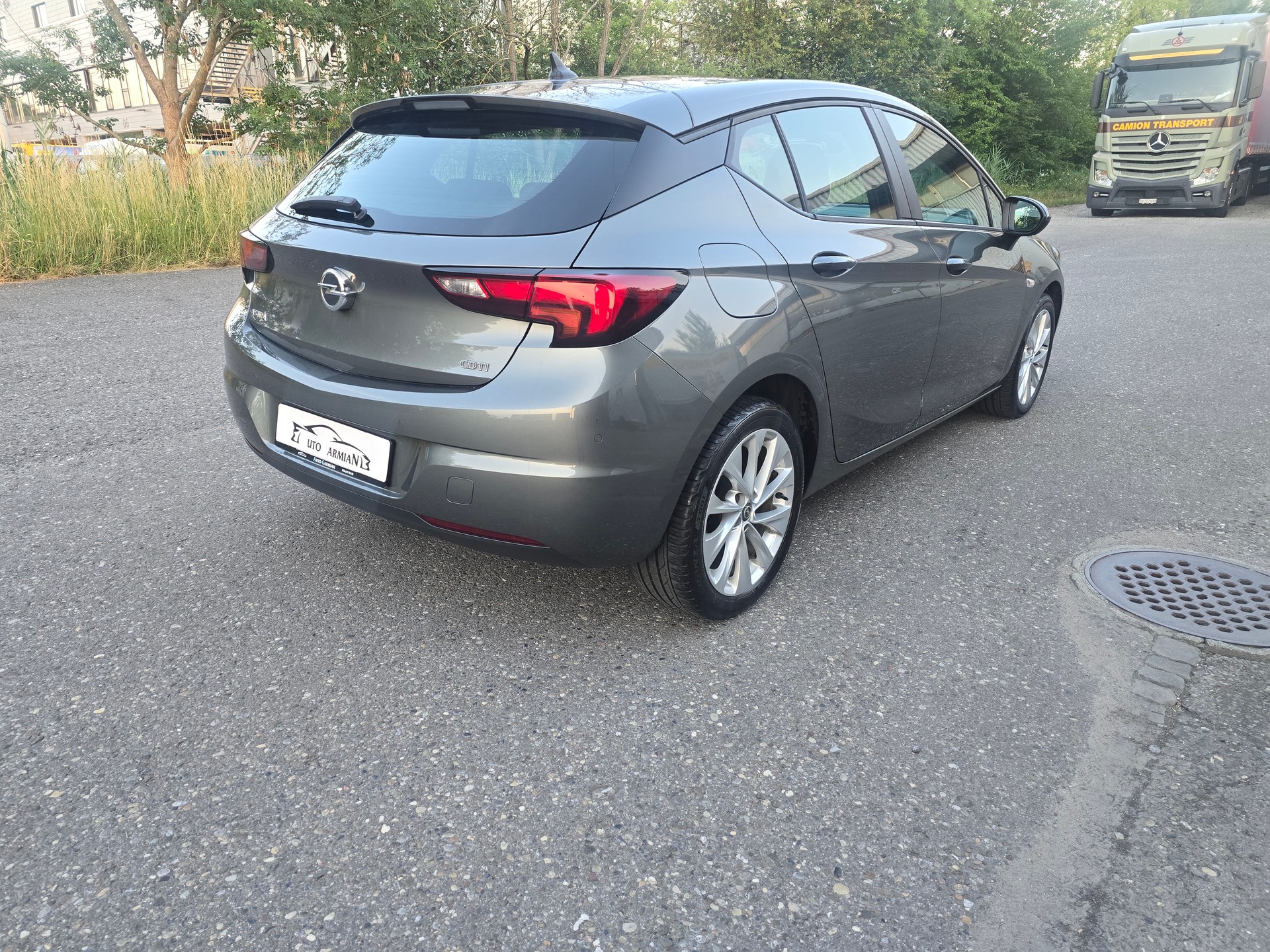 OPEL Astra 1.6 CDTi ecoF Black Edition Automatic-image-5