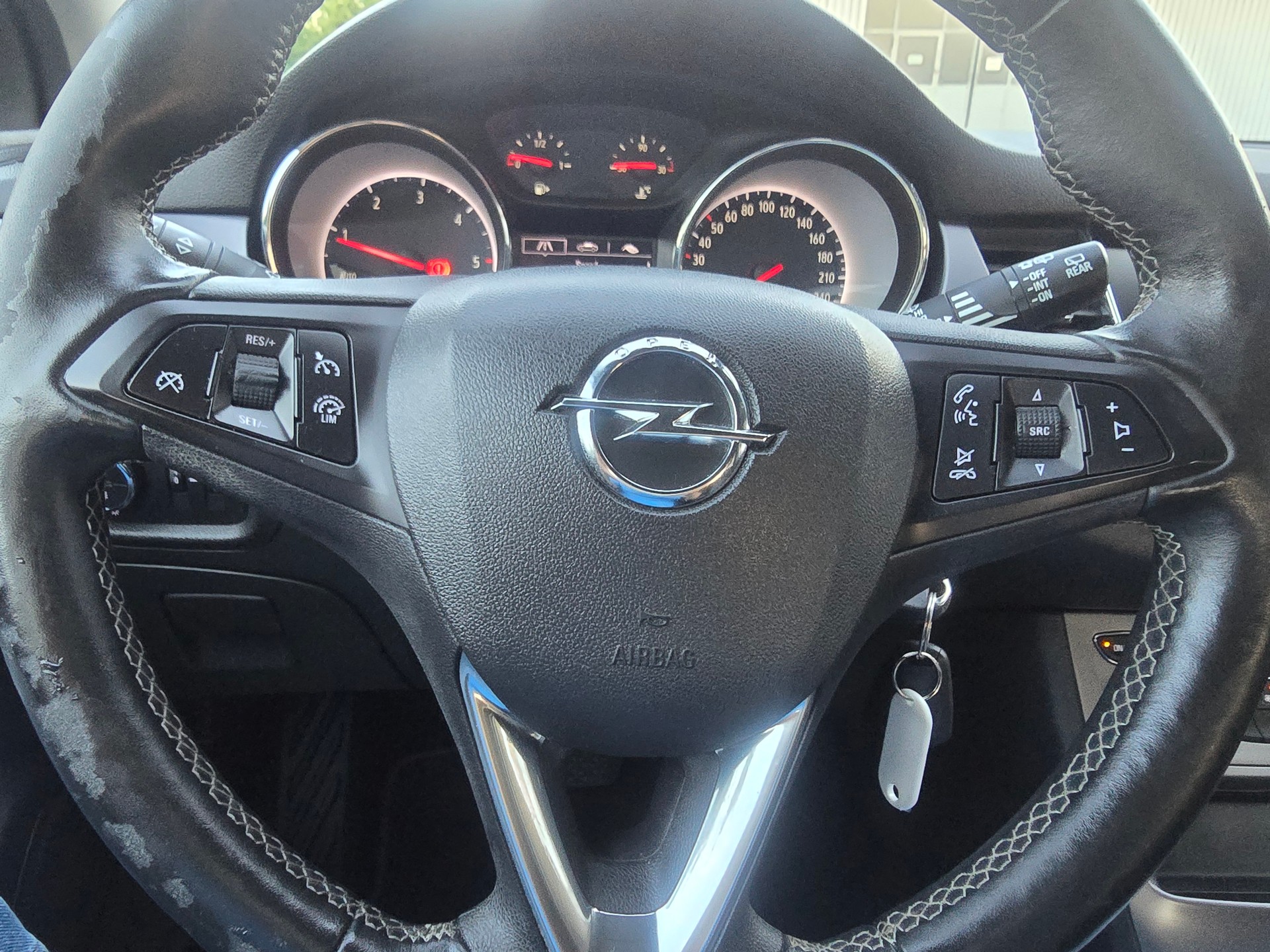 OPEL Astra 1.6 CDTi ecoF Black Edition Automatic-image-19